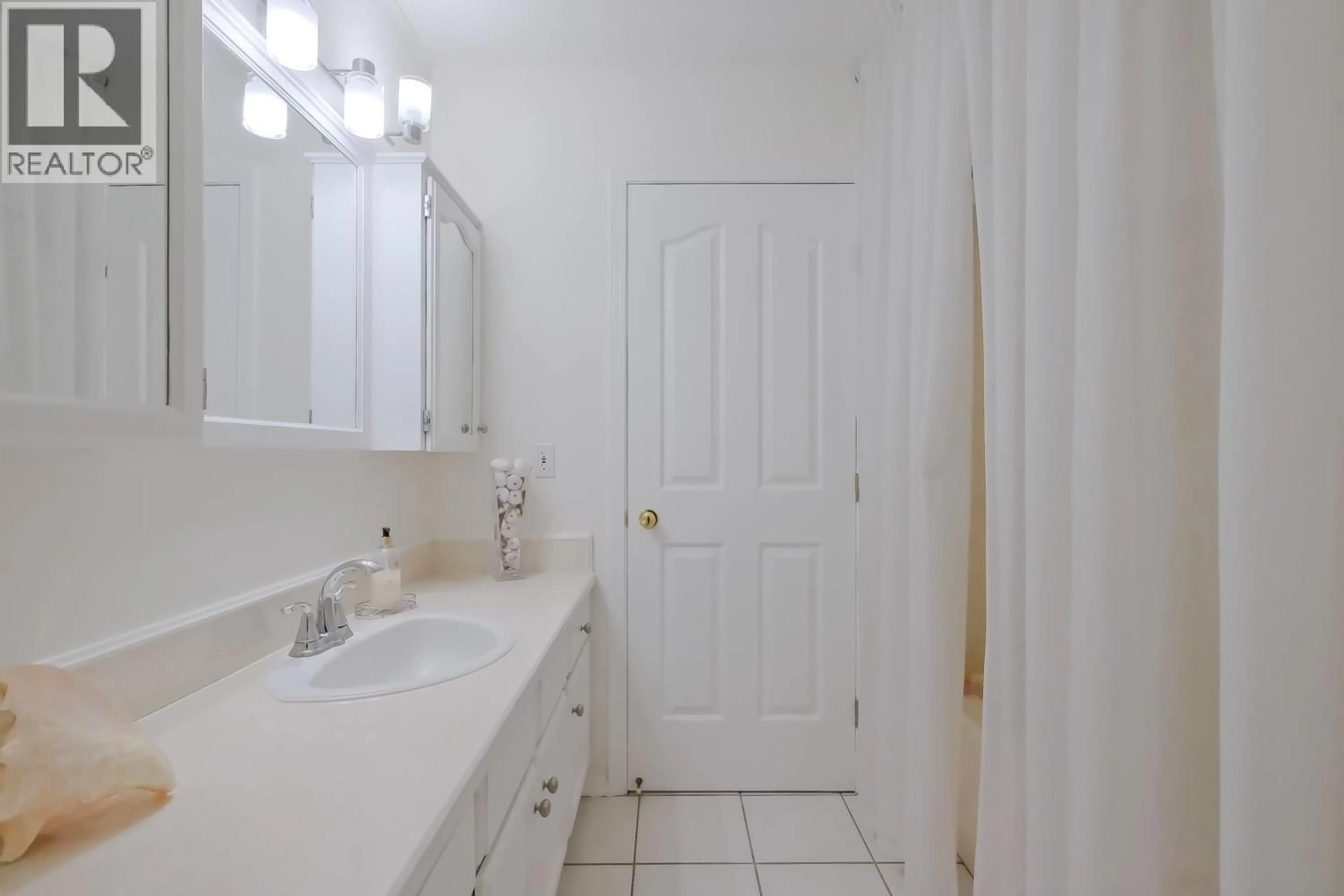 Standard bathroom, ceramic/tile floor for 307 - 133 WINNIPEG STREET, Penticton British Columbia V2A6L2