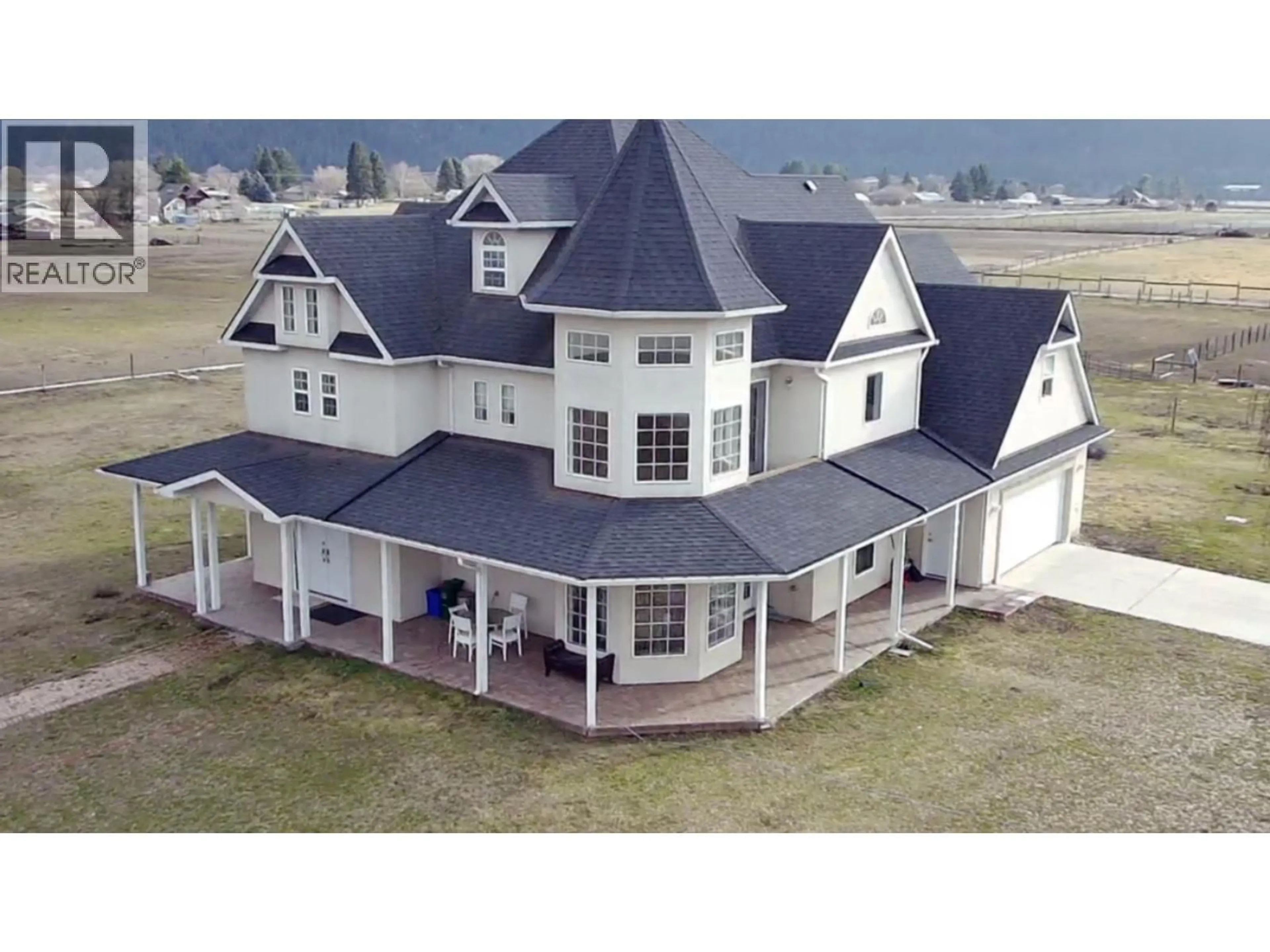 Home with vinyl exterior material, building for 670 CAMERON AVENUE, Grand Forks British Columbia V0H1H4