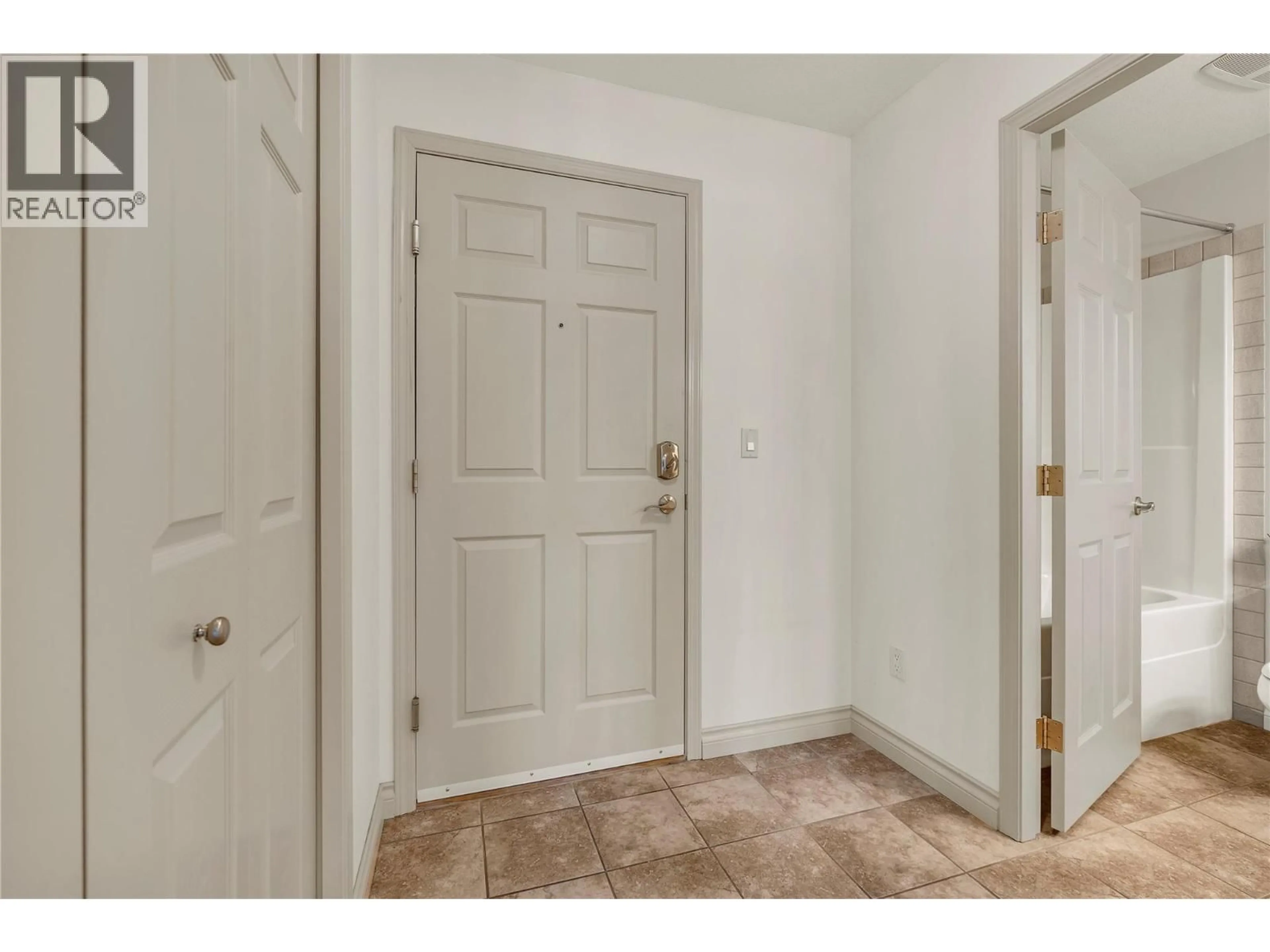 Indoor entryway for 705 - 2113 ATKINSON STREET, Penticton British Columbia V2A8R5