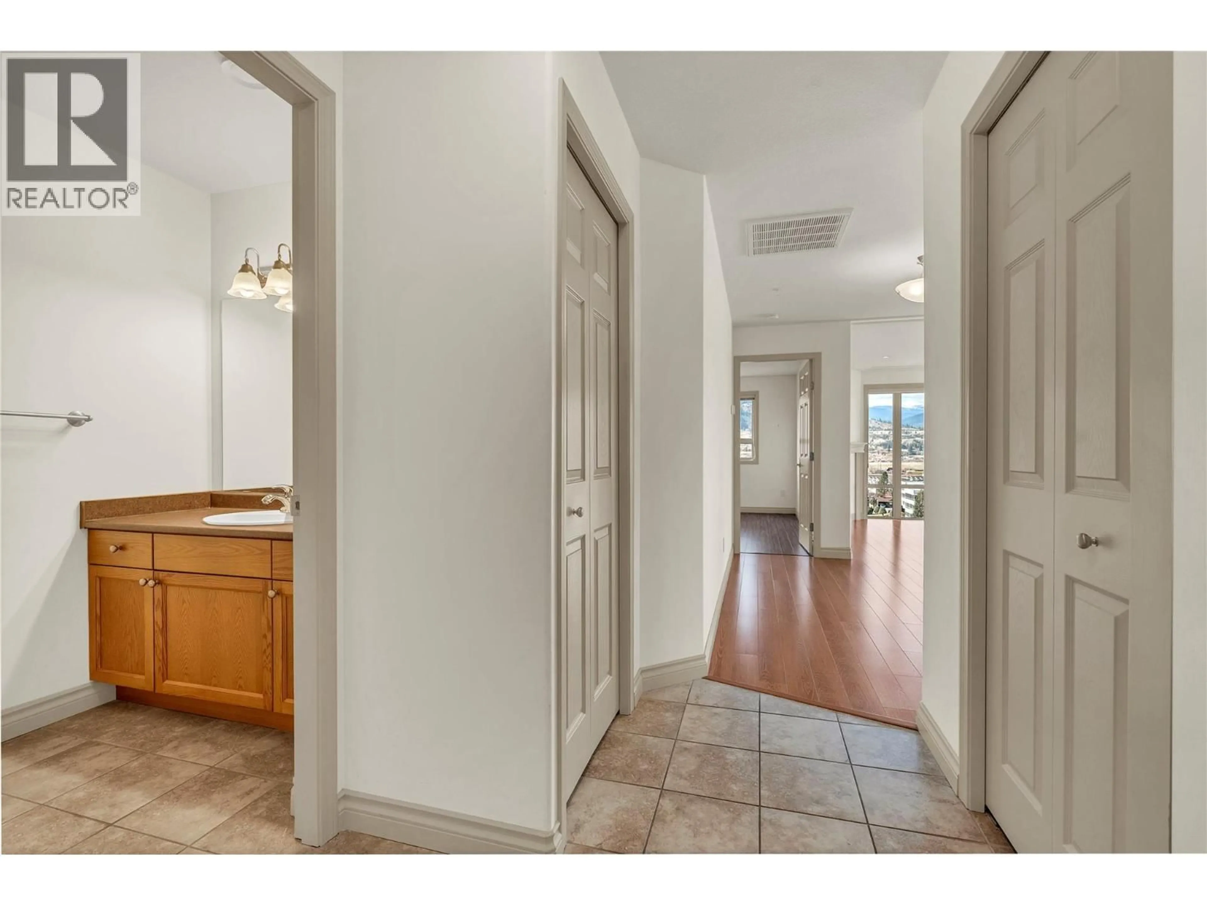 Indoor entryway for 705 - 2113 ATKINSON STREET, Penticton British Columbia V2A8R5