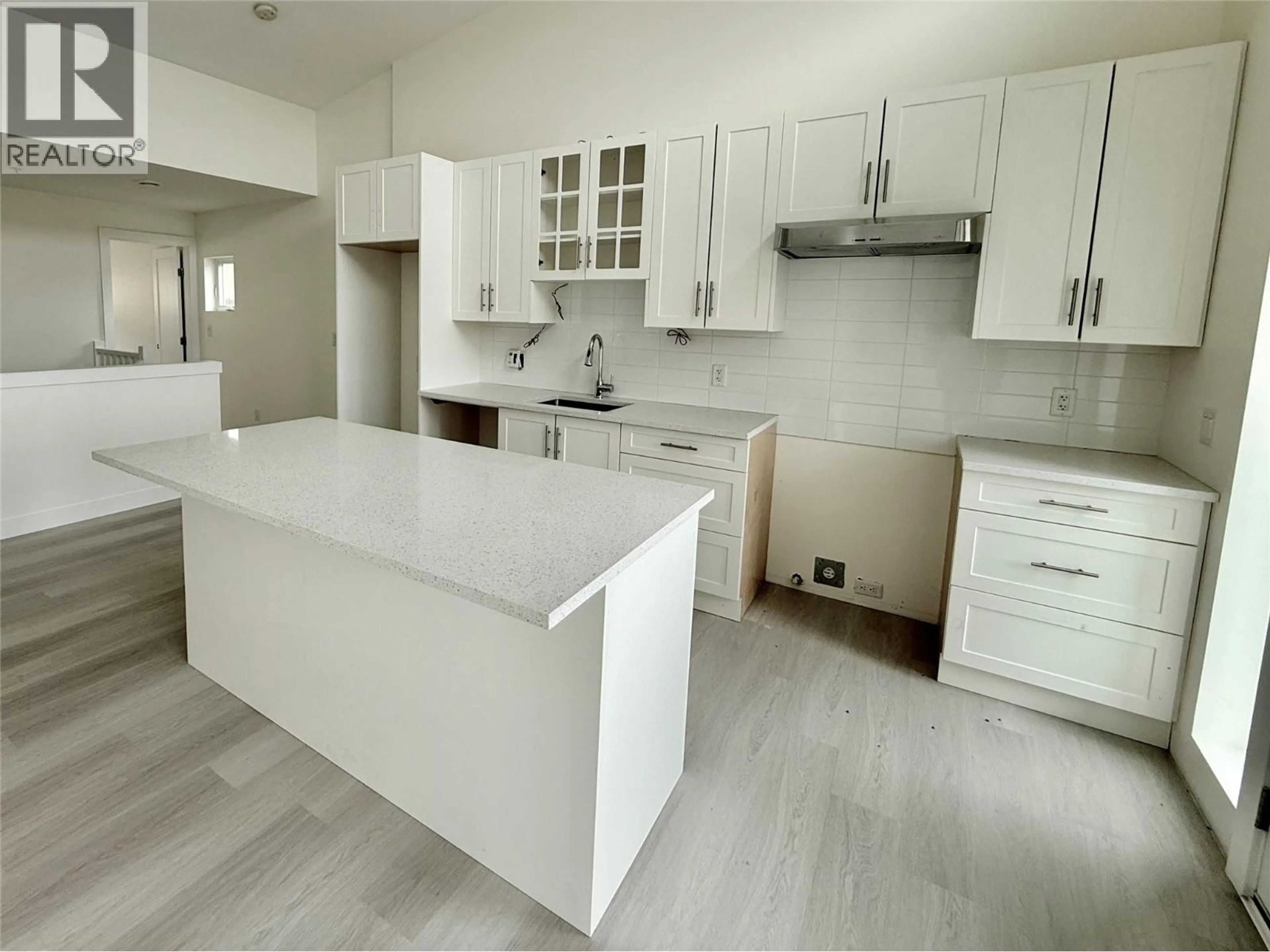 Open concept kitchen, unknown for 204 - 937 SPILLWAY ROAD, Oliver British Columbia V0H1T8