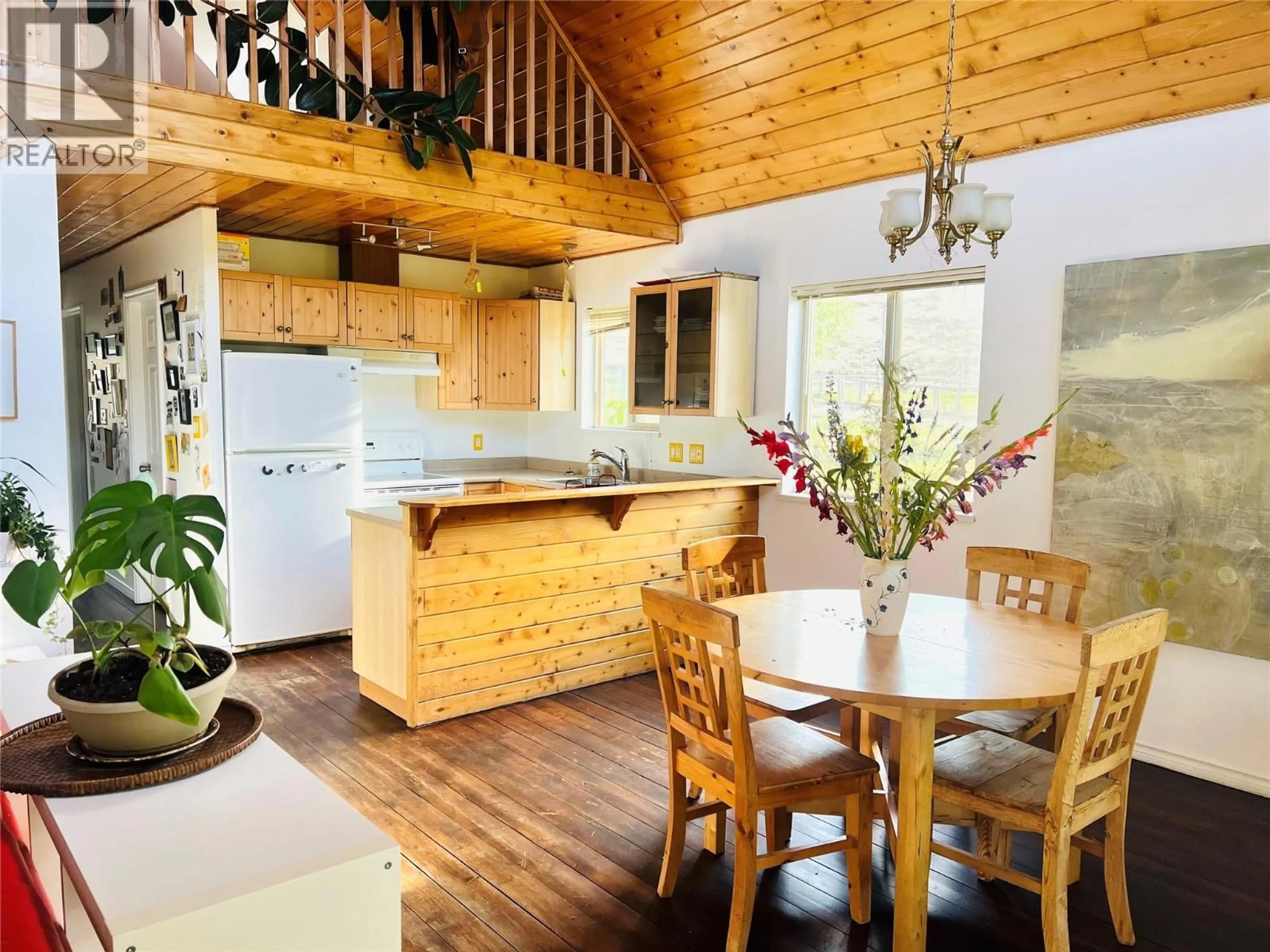 Rustic kitchen, wood/laminate floor for 6219 SUNDOWN ROAD, Kamloops British Columbia V0K2J0