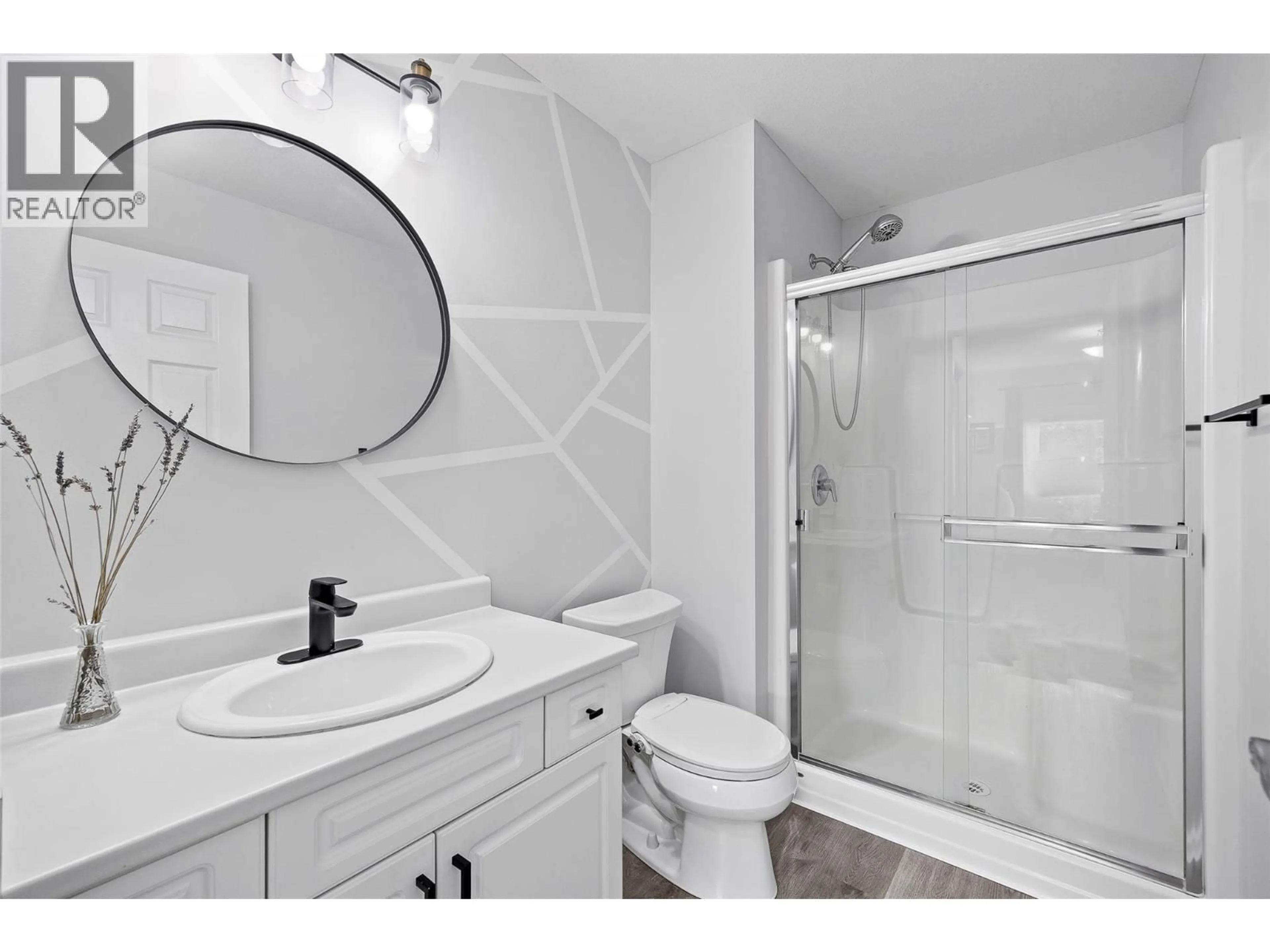 Standard bathroom, ceramic/tile floor for 311 - 770 RUTLAND ROAD NORTH, Kelowna British Columbia V1X3B7