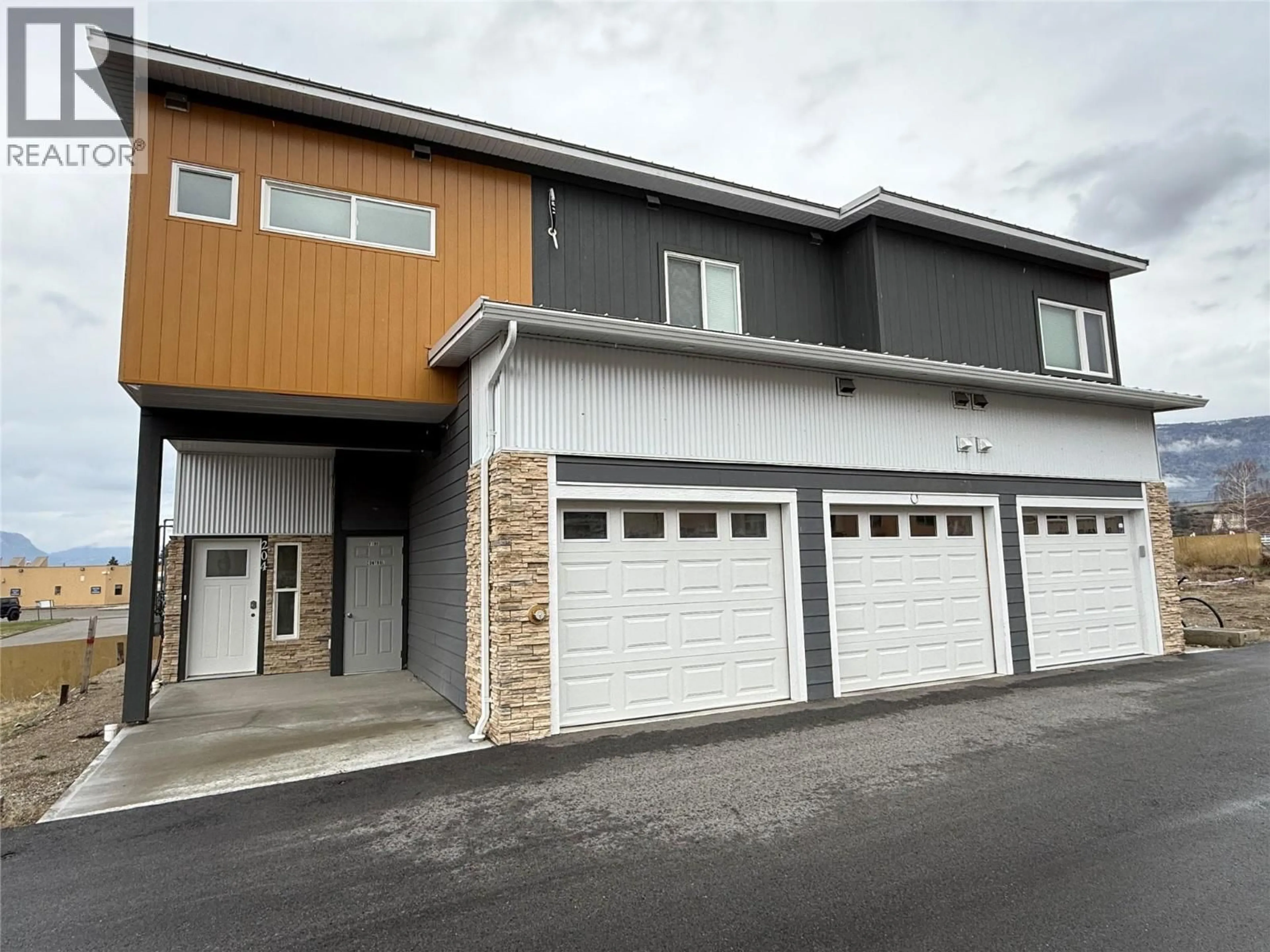 Indoor garage for 104 - 937 SPILLWAY ROAD, Oliver British Columbia V0H1T8