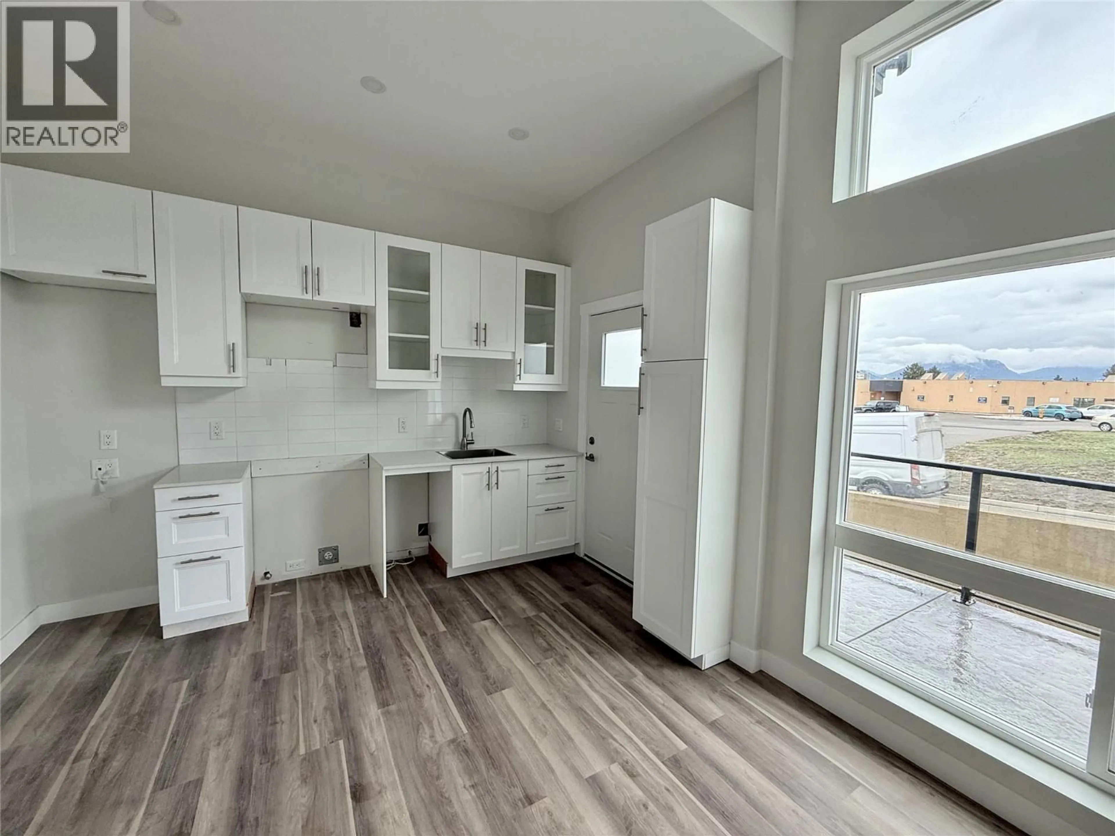 Open concept kitchen, unknown for 104 - 937 SPILLWAY ROAD, Oliver British Columbia V0H1T8