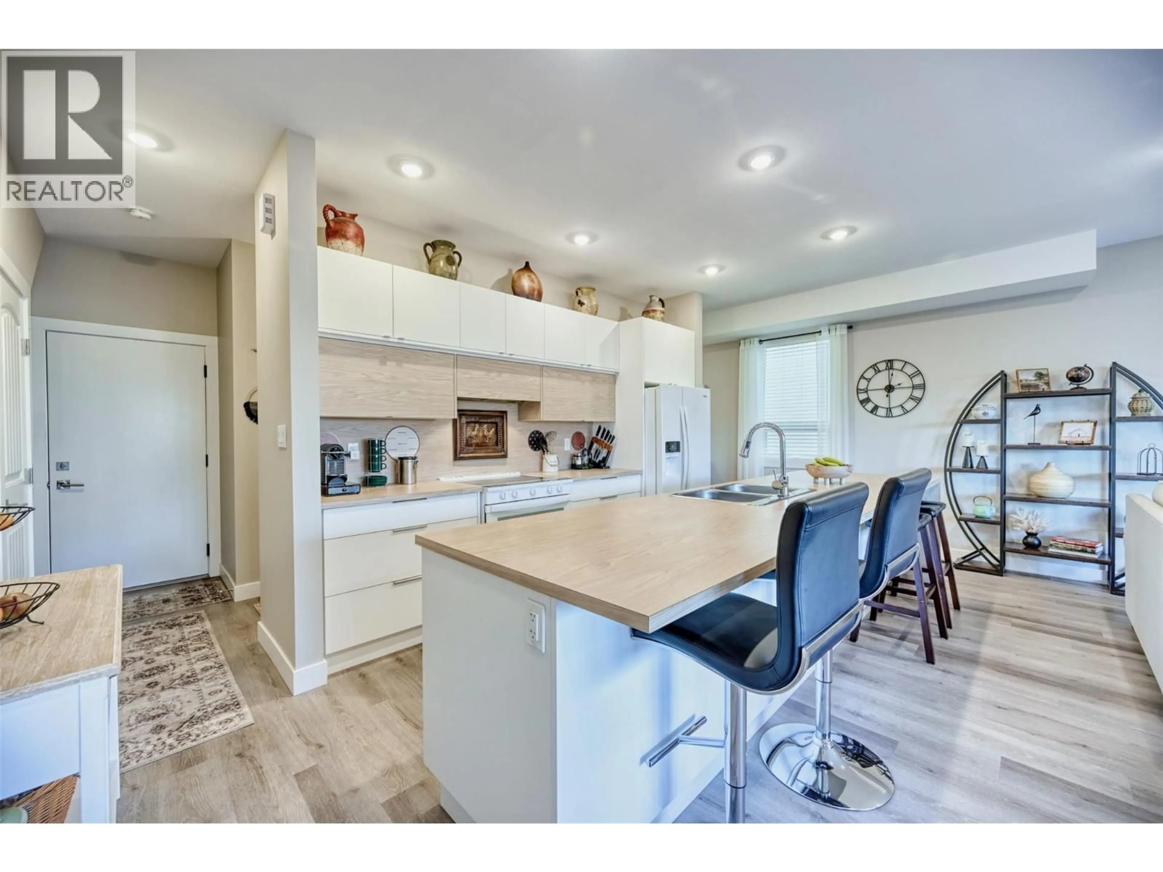 Open concept kitchen, unknown for 21 RAVEN COURT, Osoyoos British Columbia V0H1V5