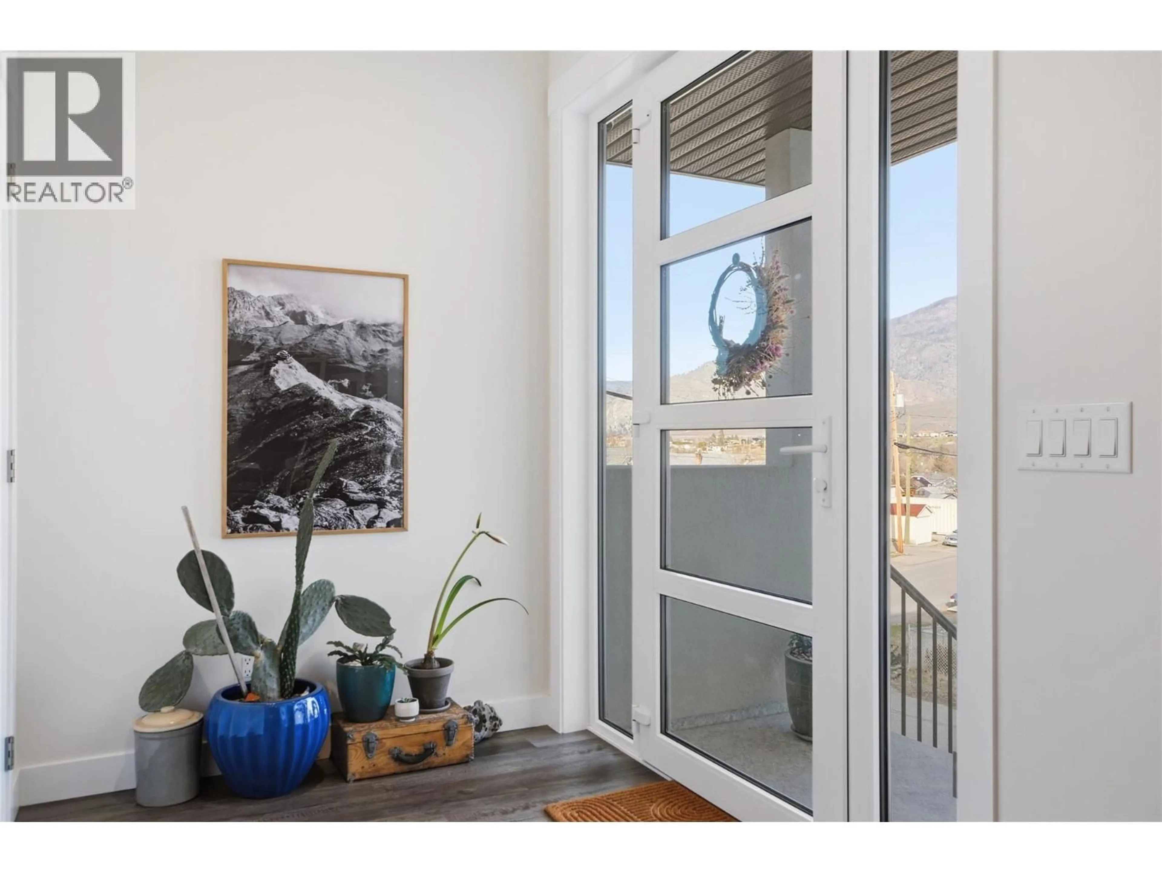 Indoor entryway for 6390 OKANAGAN STREET, Oliver British Columbia V0H1T0