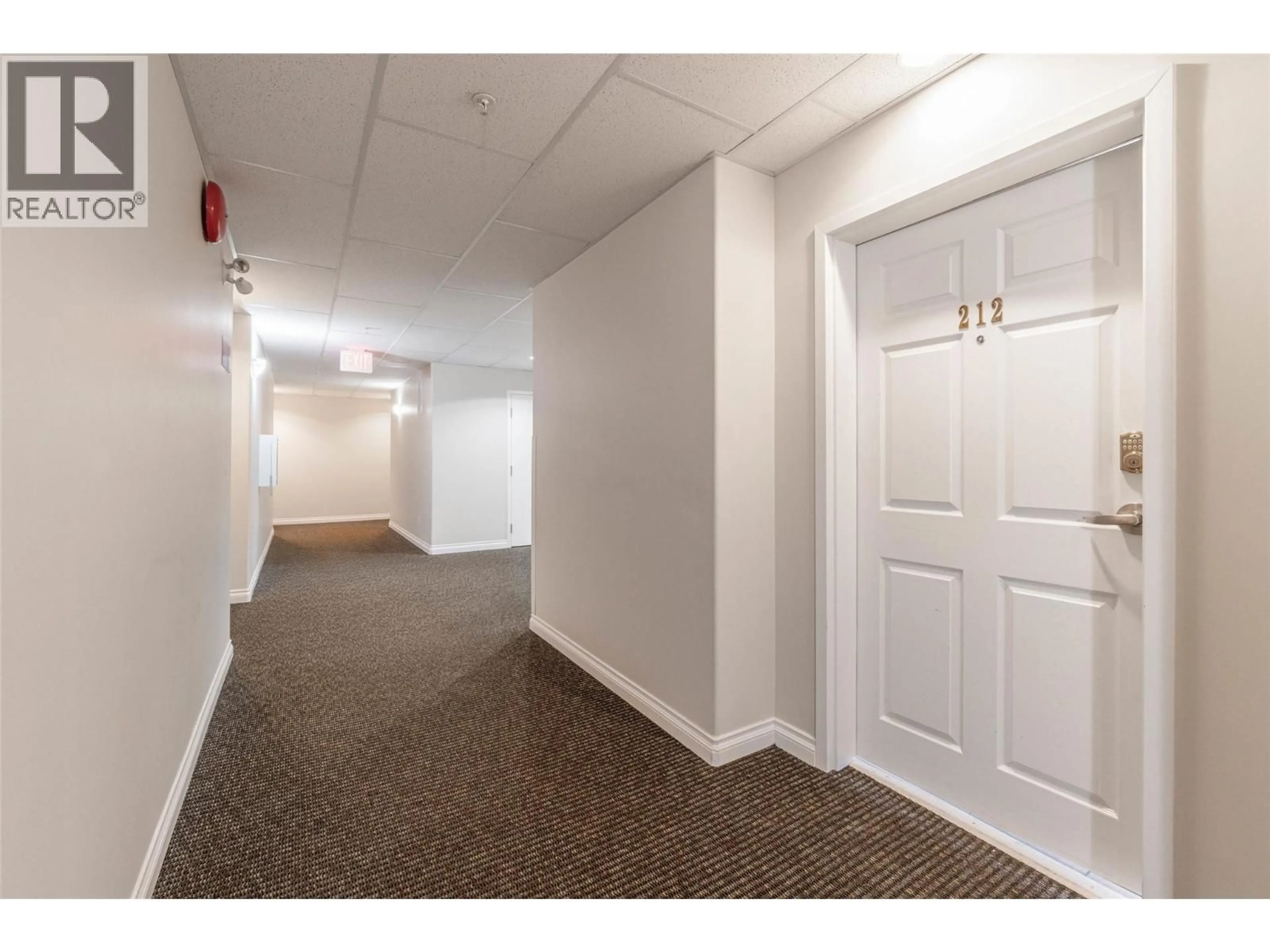 Indoor foyer for 212C - 921 SPILLWAY ROAD, Oliver British Columbia V0H1T8