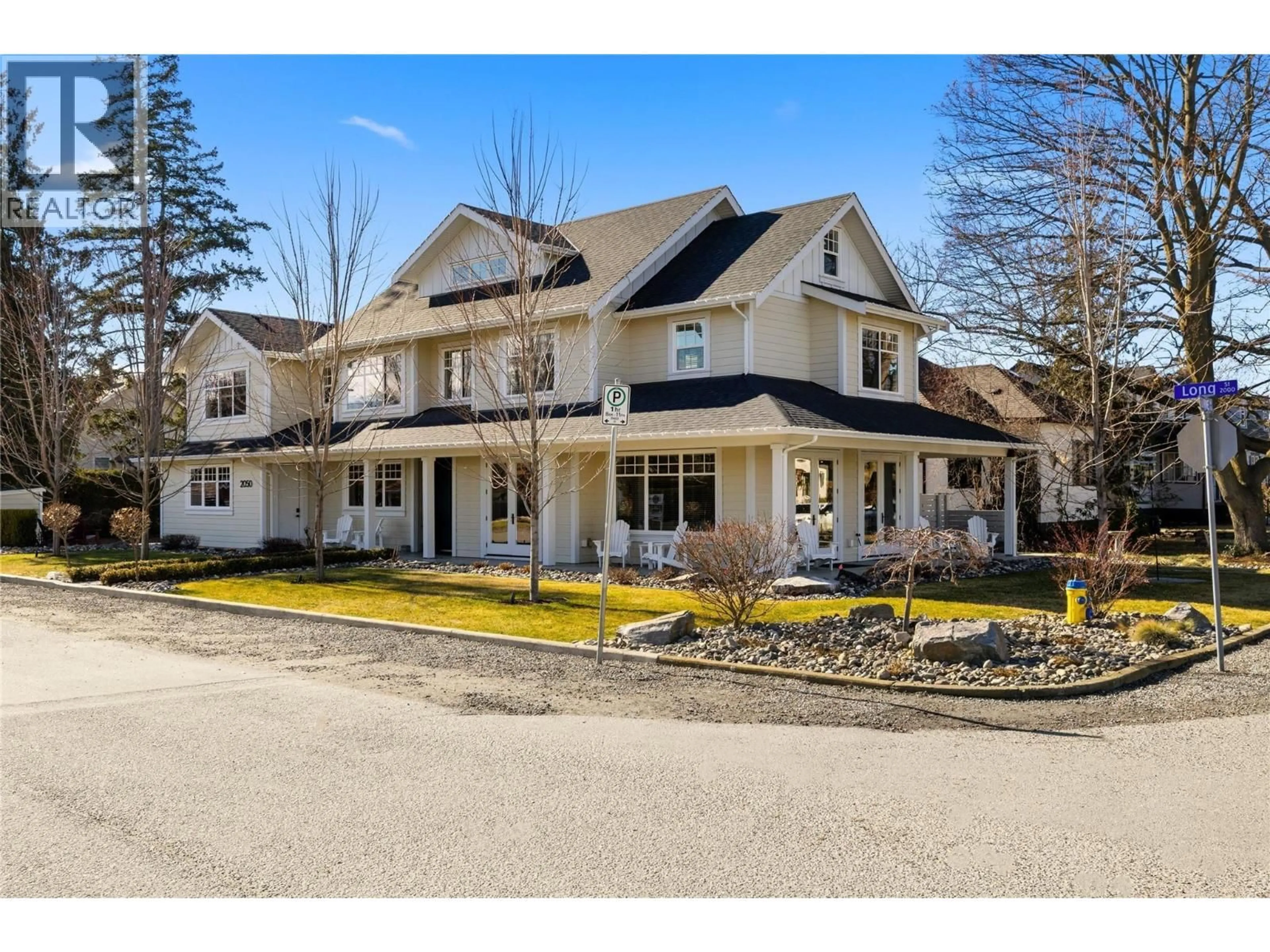 A pic from outside/outdoor area/front of a property/back of a property/a pic from drone, street for 2050 LONG STREET, Kelowna British Columbia V1Y1L4