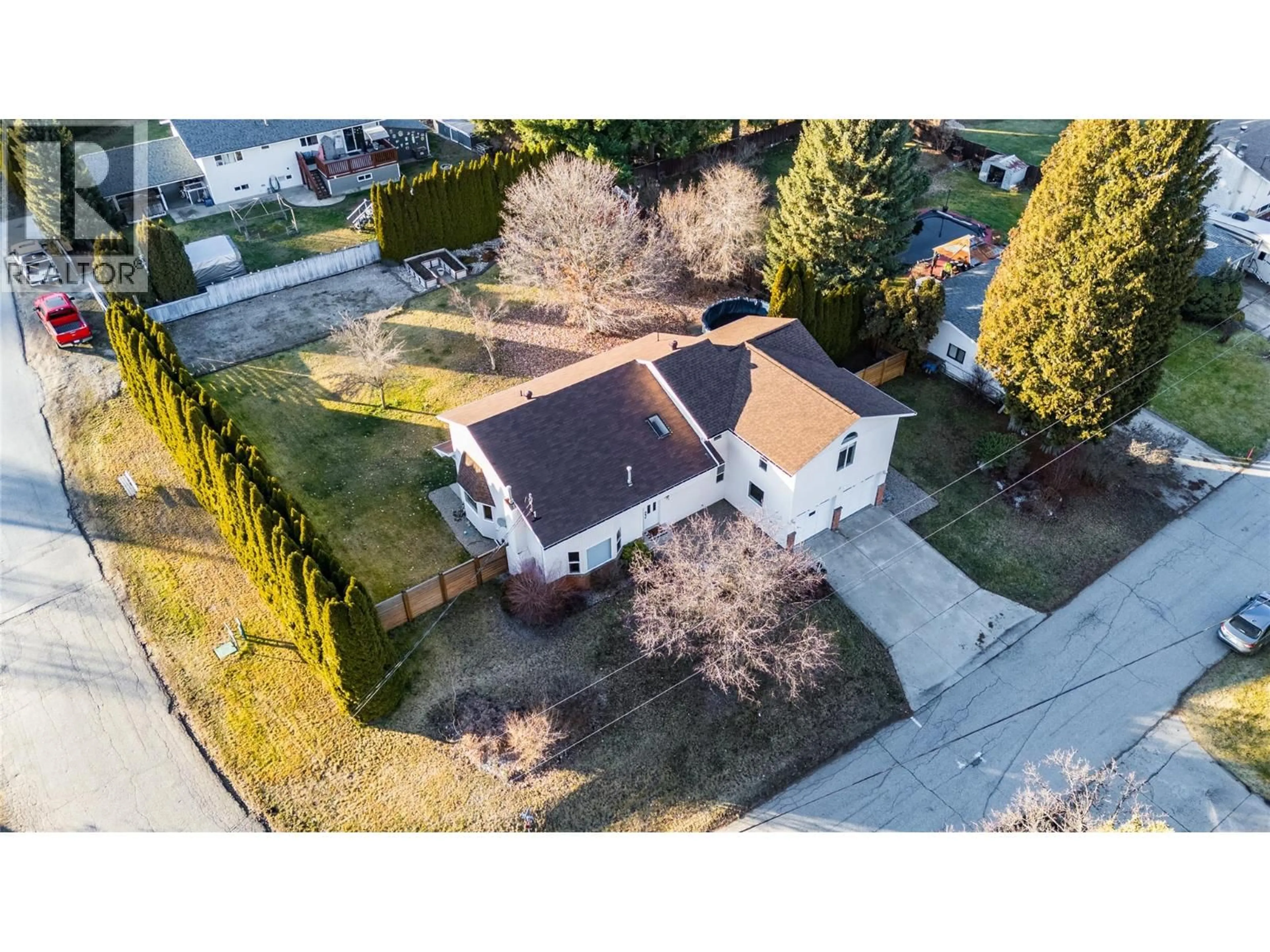 A pic from outside/outdoor area/front of a property/back of a property/a pic from drone, street for 2628 6TH AVENUE, Castlegar British Columbia V1N2W2