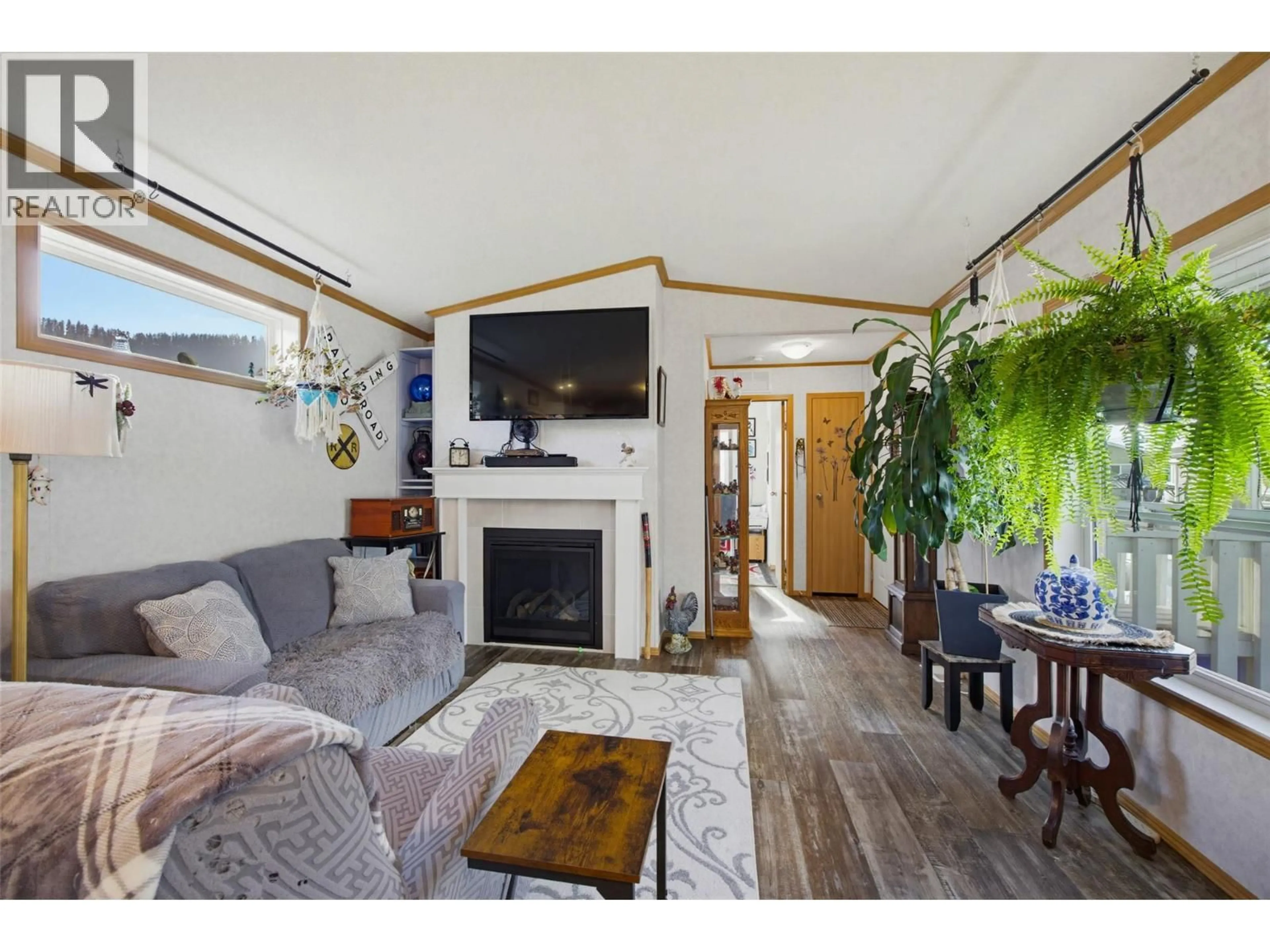 Living room with furniture, wood/laminate floor for 12 - 235 AYLMER ROAD, Chase British Columbia V0E1M1