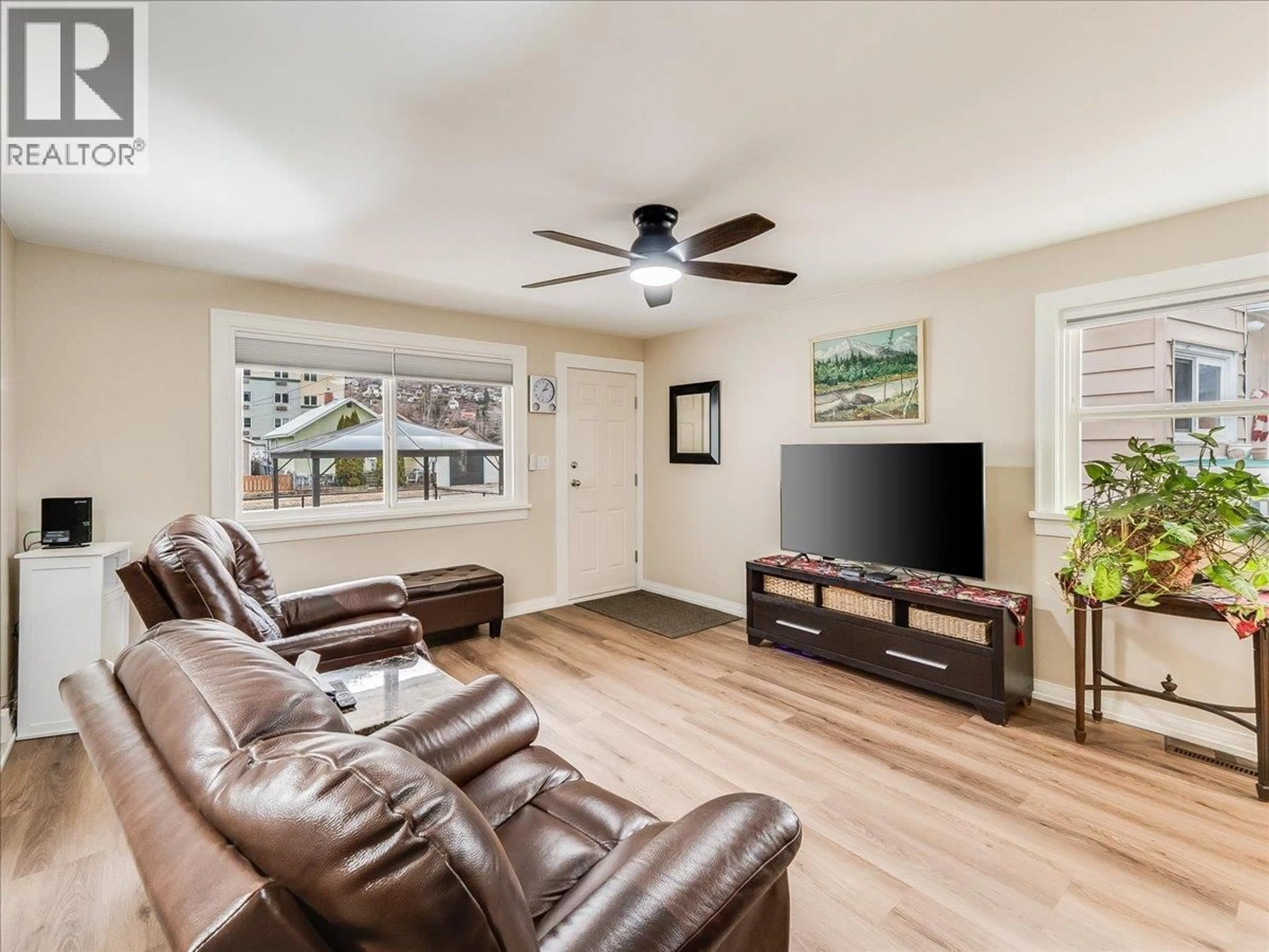 Living room with furniture, unknown for 1911 SECOND AVENUE, Trail British Columbia V1R1N1