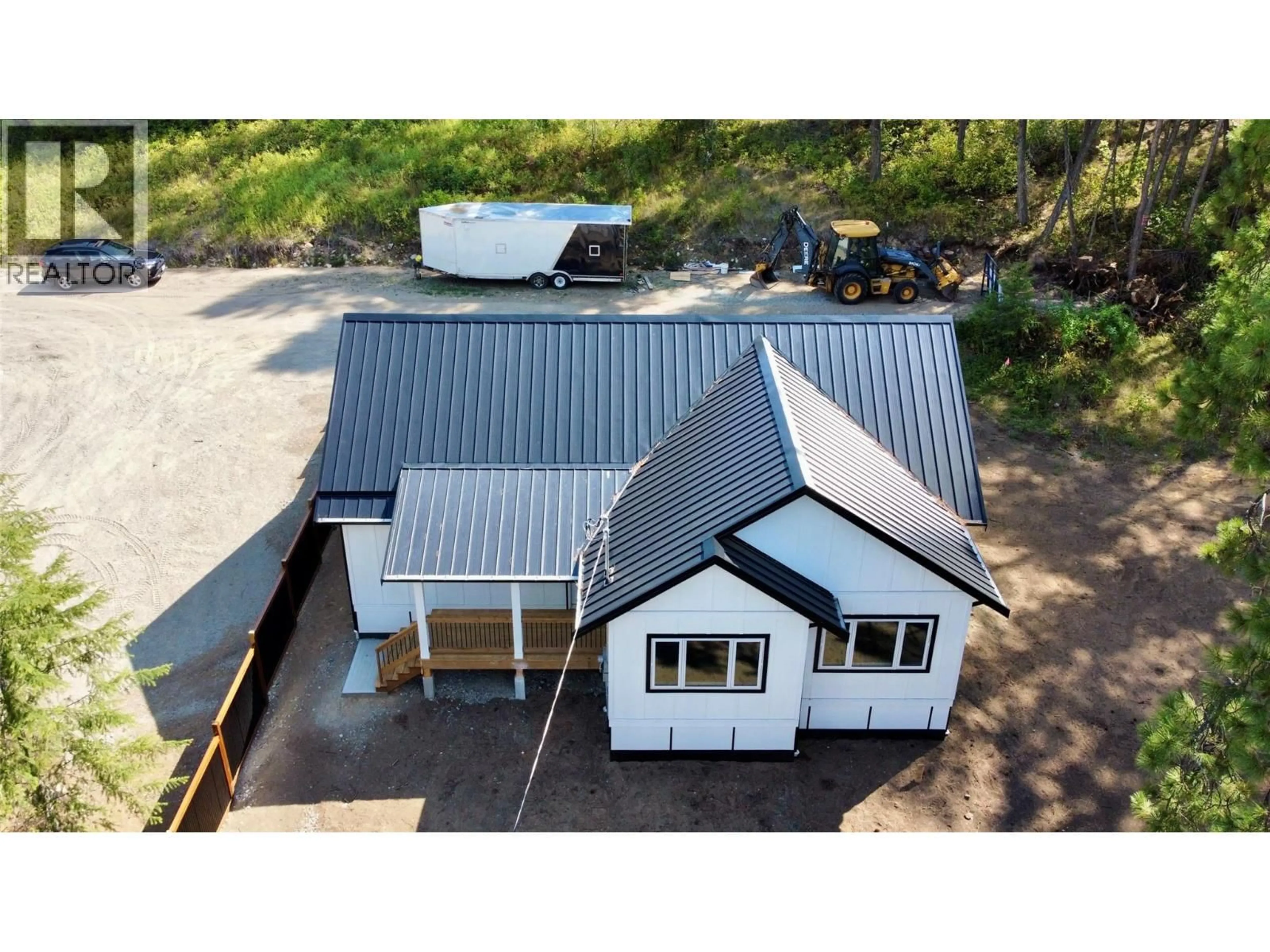 A pic from outside/outdoor area/front of a property/back of a property/a pic from drone, building for 160 3RD AVENUE, Christina Lake British Columbia V0H1E0