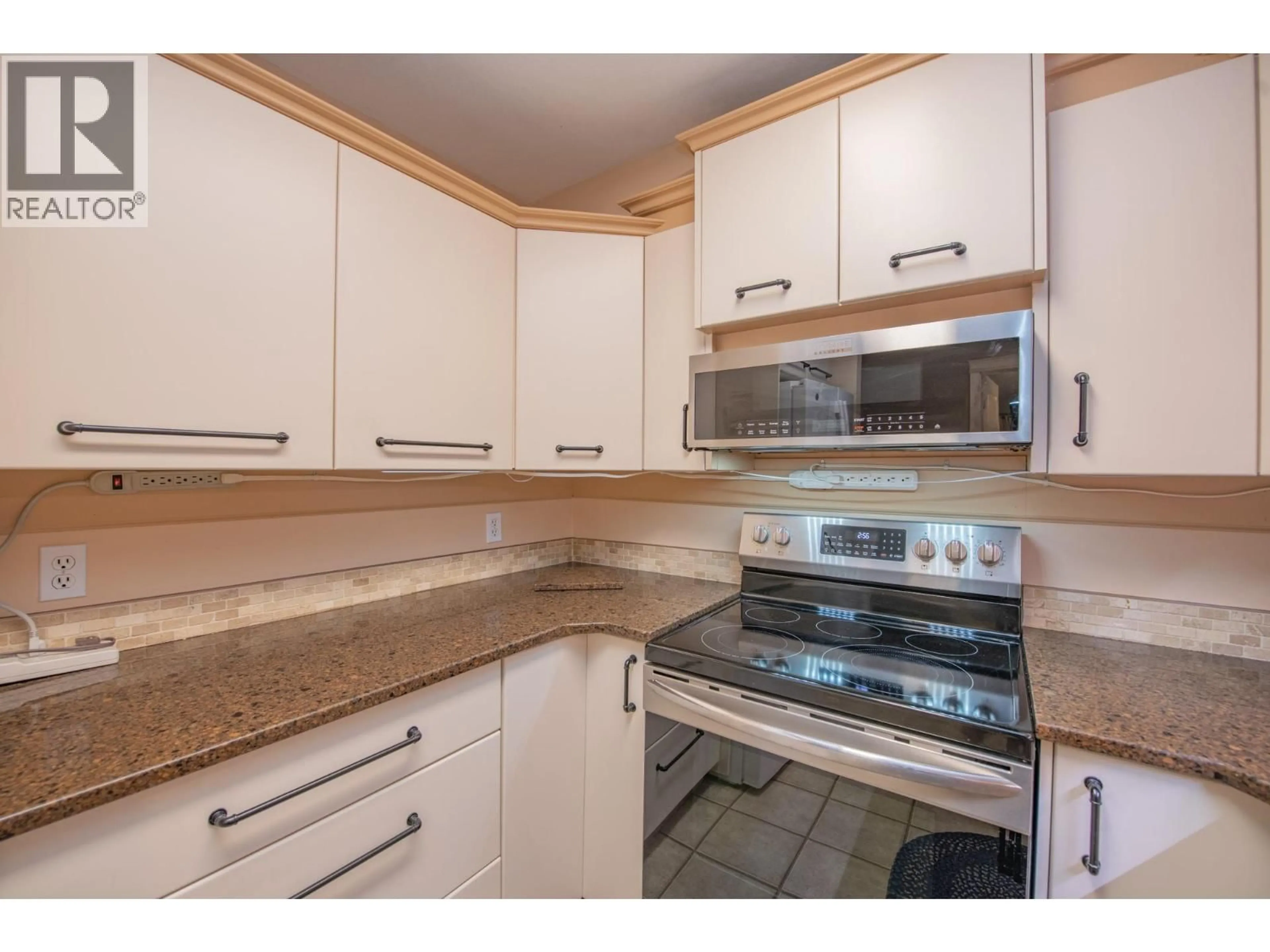 Standard kitchen, unknown for 107 - 110 KALAMALKA LAKE ROAD, Vernon British Columbia V1T7M3