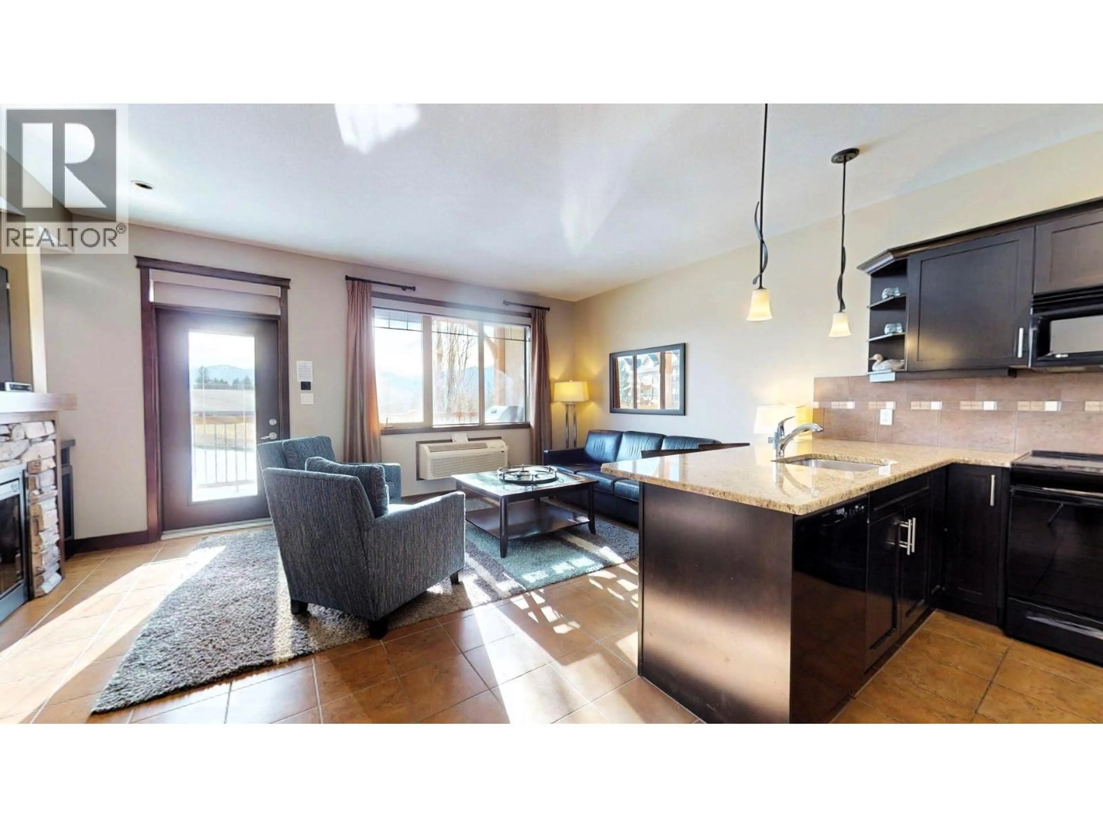 Open concept kitchen, unknown for 825 E - 800 BIGHORN BOULEVARD, Radium Hot Springs British Columbia V0A1M0