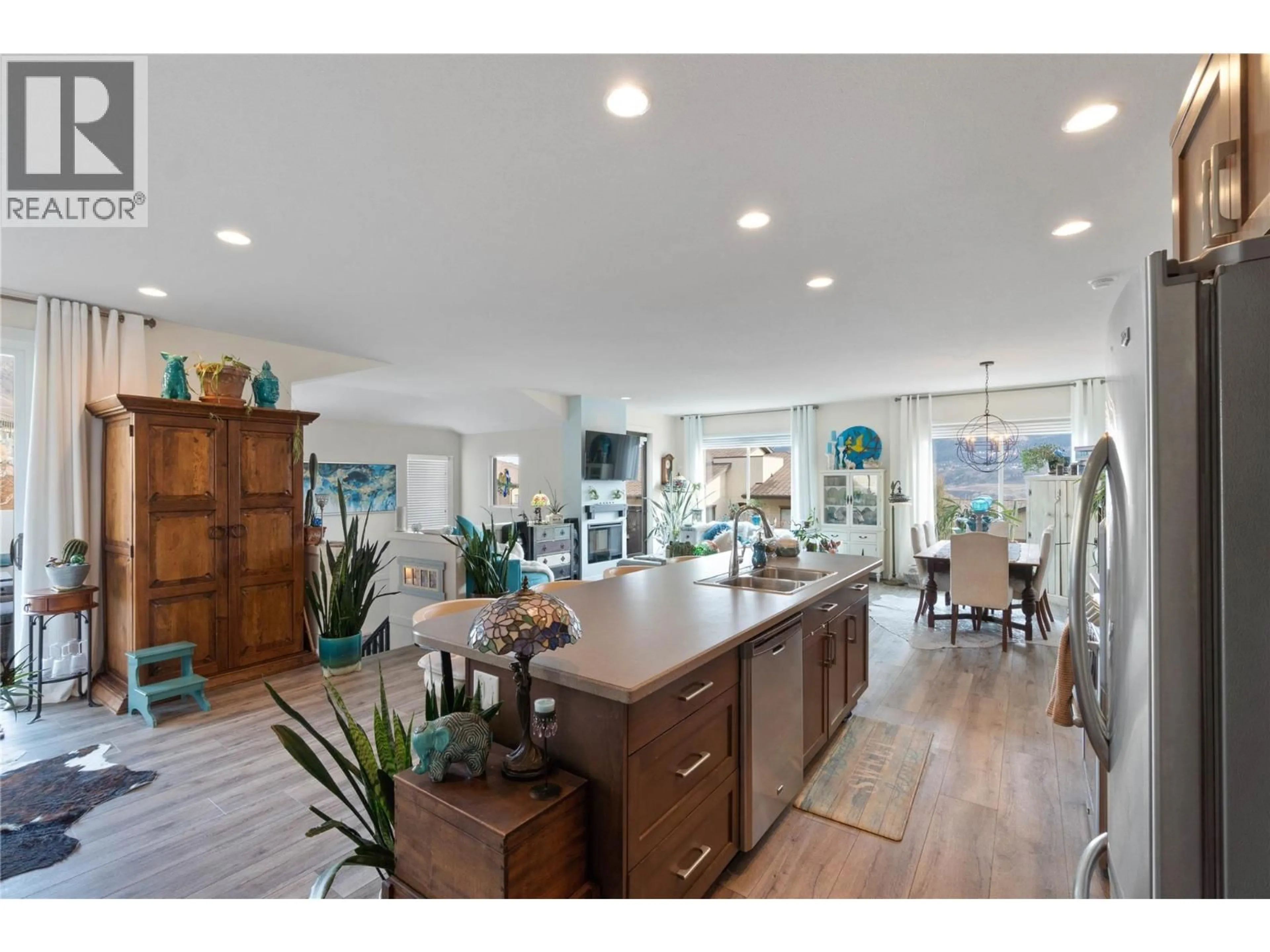 Open concept kitchen, unknown for 703 BELMONTE TERRACE, Kamloops British Columbia V2H0C6