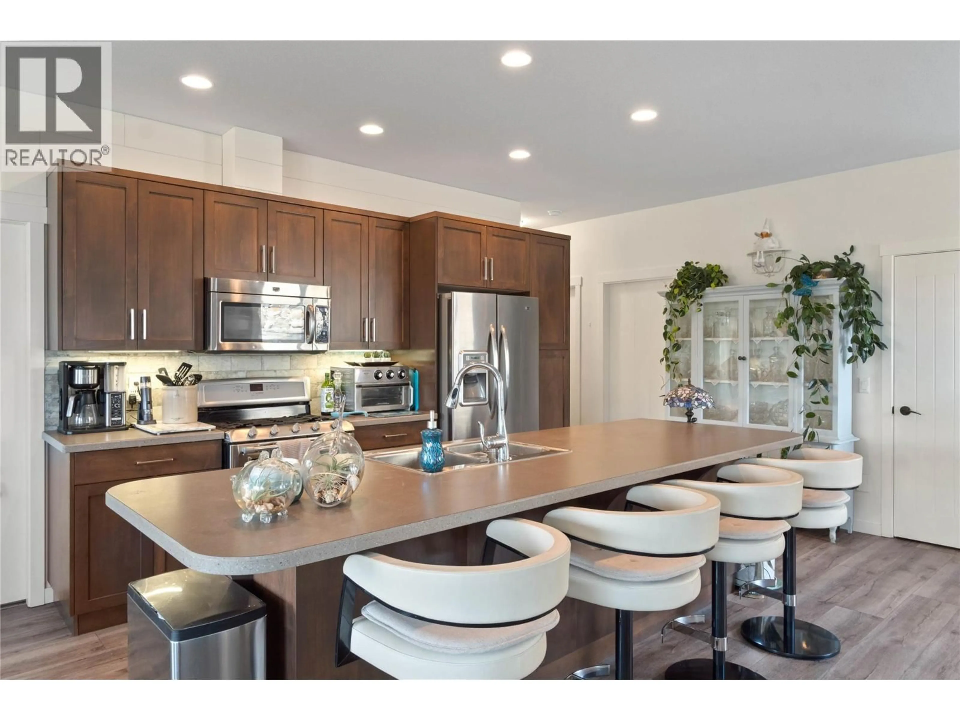 Open concept kitchen, unknown for 703 BELMONTE TERRACE, Kamloops British Columbia V2H0C6