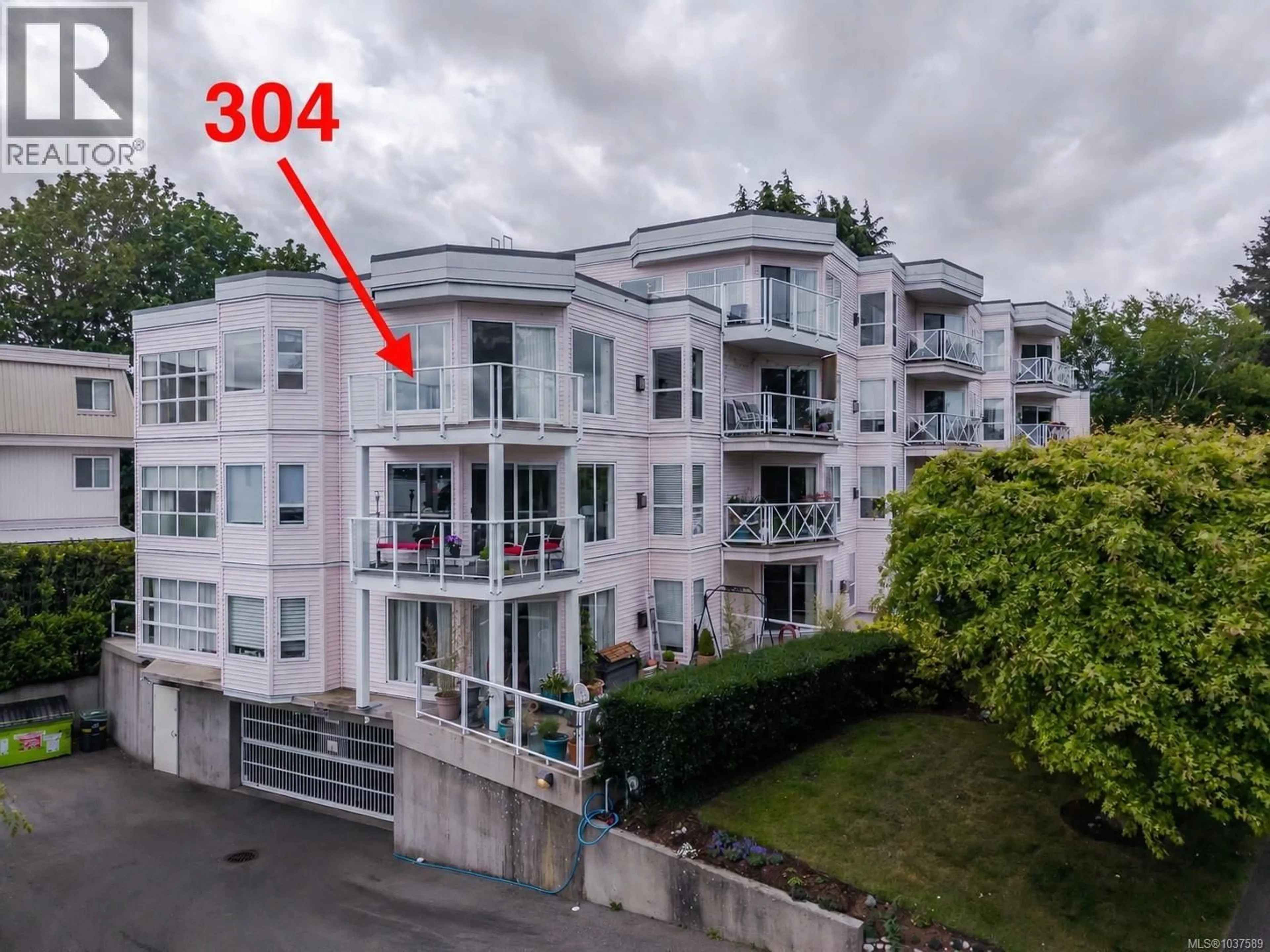 A pic from outside/outdoor area/front of a property/back of a property/a pic from drone, unknown for 304 - 75 BRYDEN STREET, Nanaimo British Columbia V9S1A4