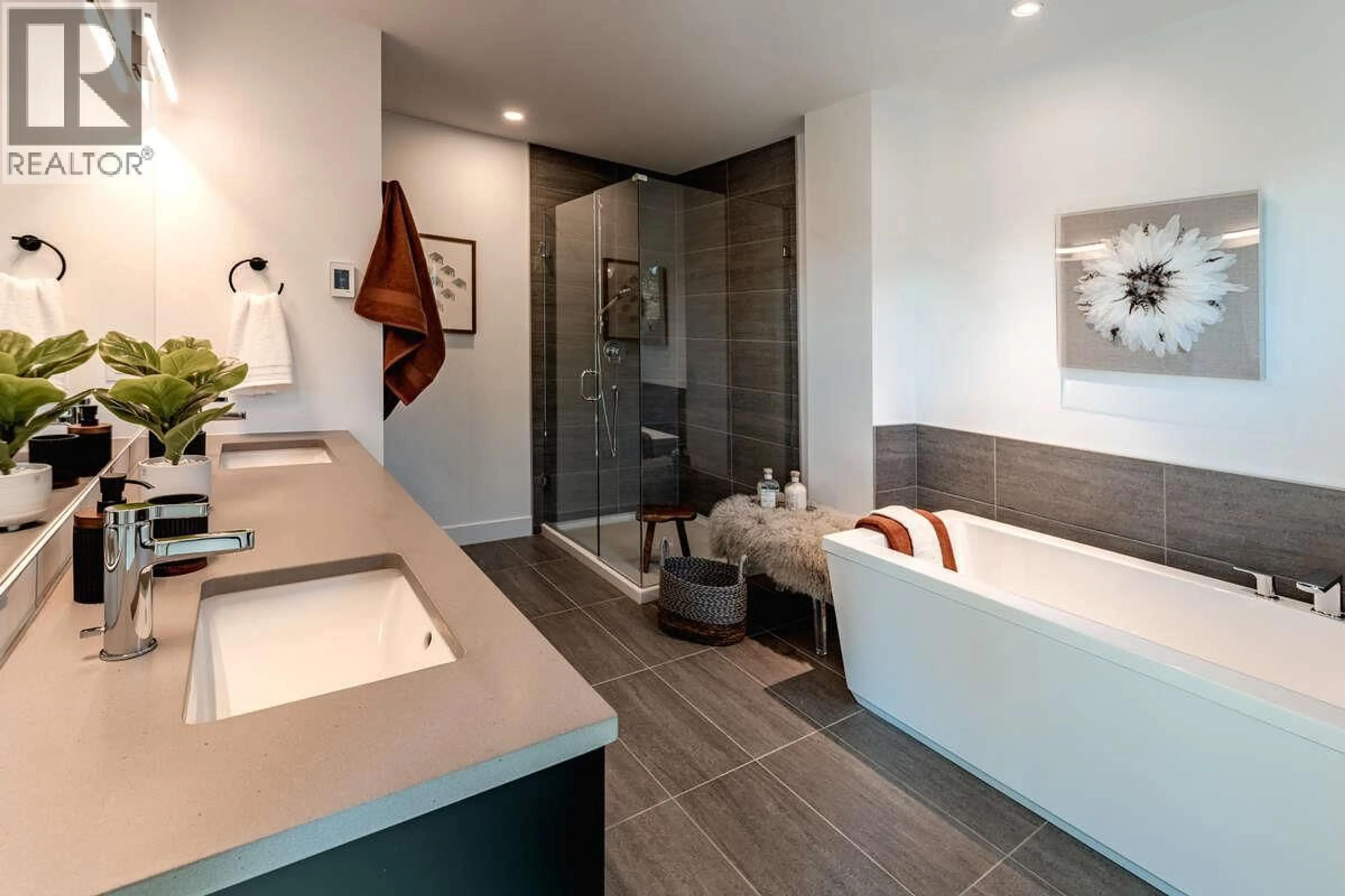 Contemporary bathroom, ceramic/tile floor for 56 - 1550 UNION ROAD, Kelowna British Columbia V1V2W4
