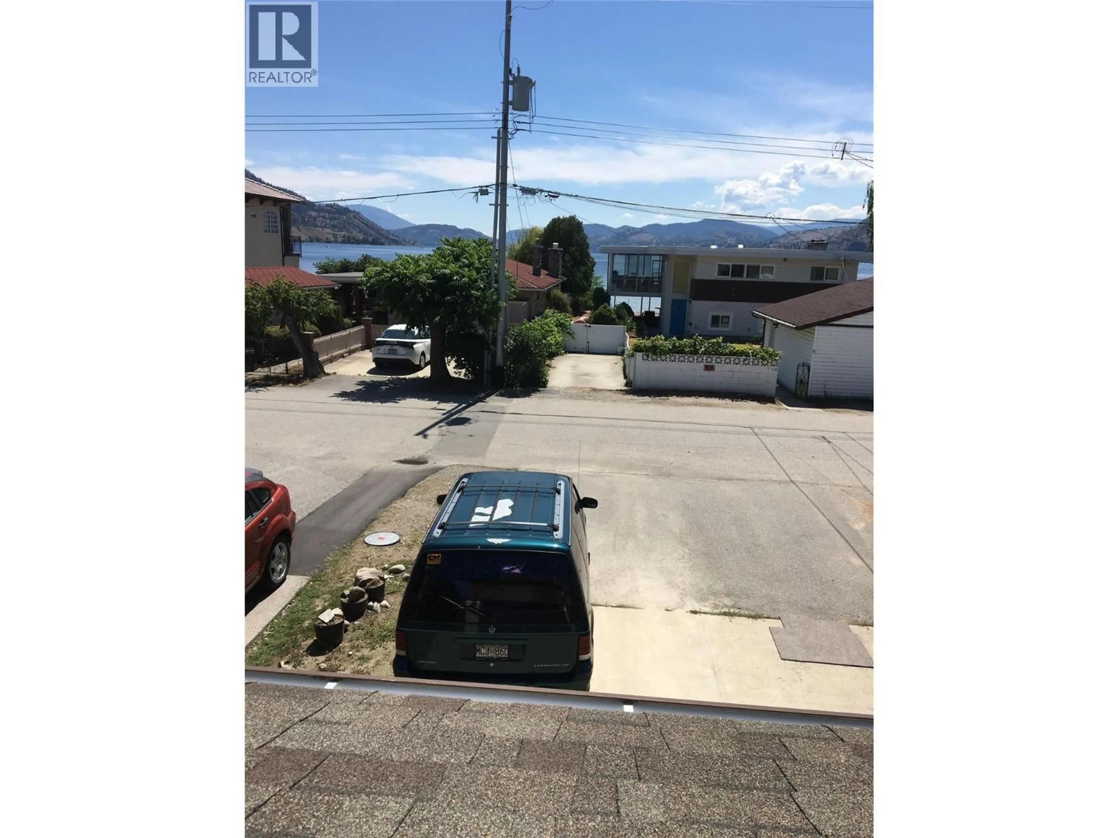 Parking for 331 SUDBURY AVENUE, Penticton British Columbia V2A8M7