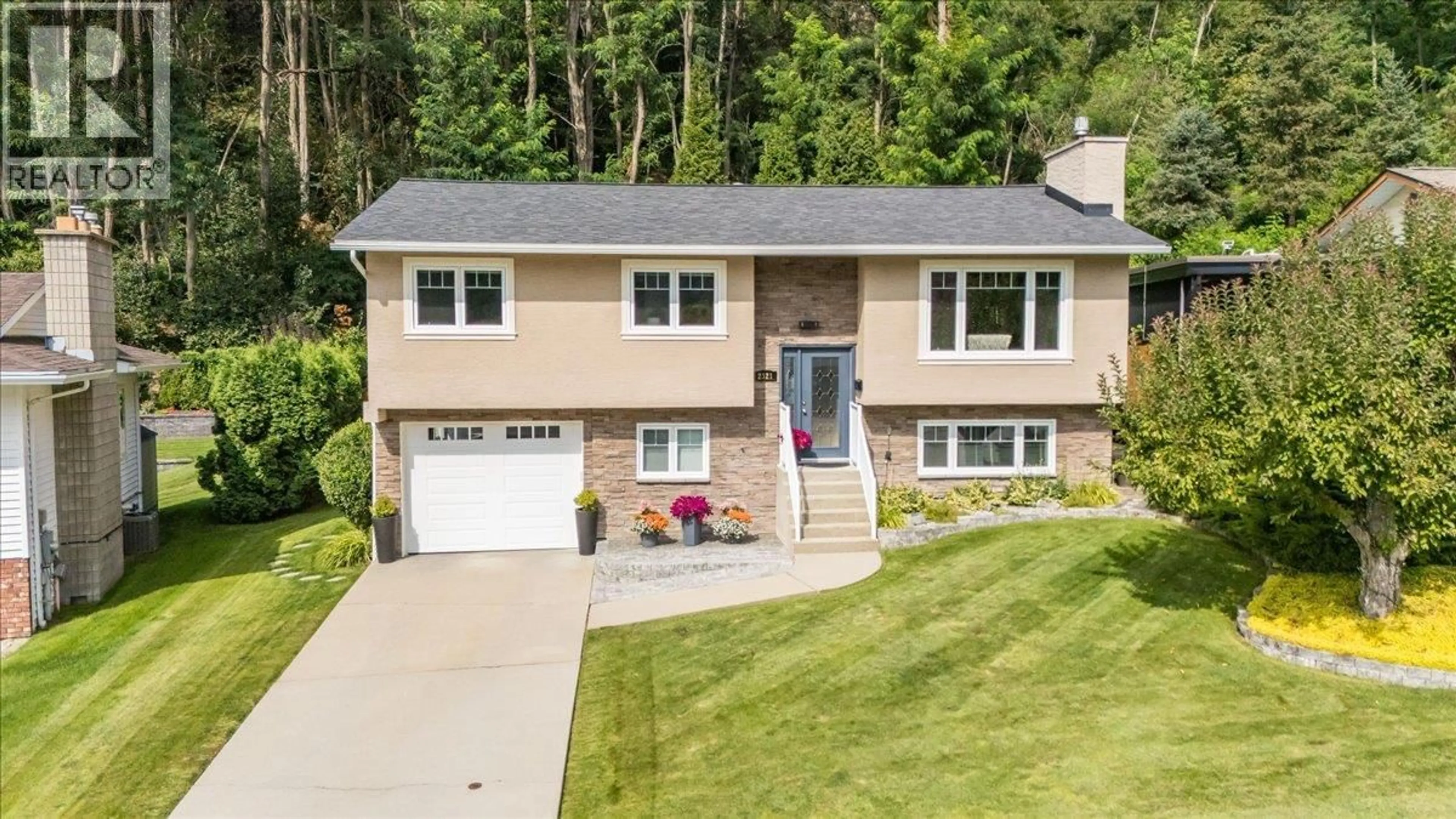 Home with vinyl exterior material, street for 2321 MCBRIDE STREET, Trail British Columbia V1R3A6