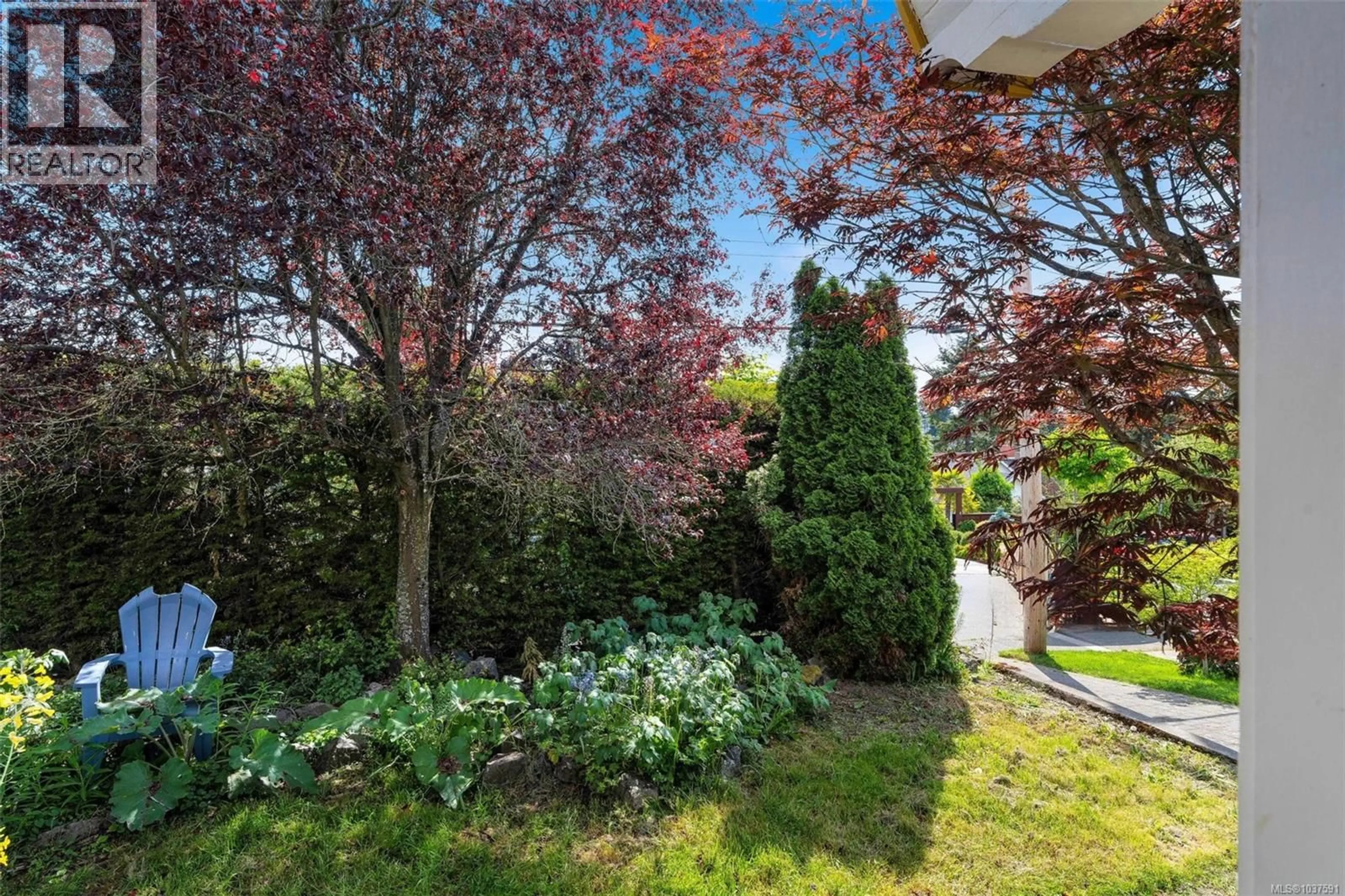 Patio, street for 16 LOTUS STREET, Victoria British Columbia V9A1P4