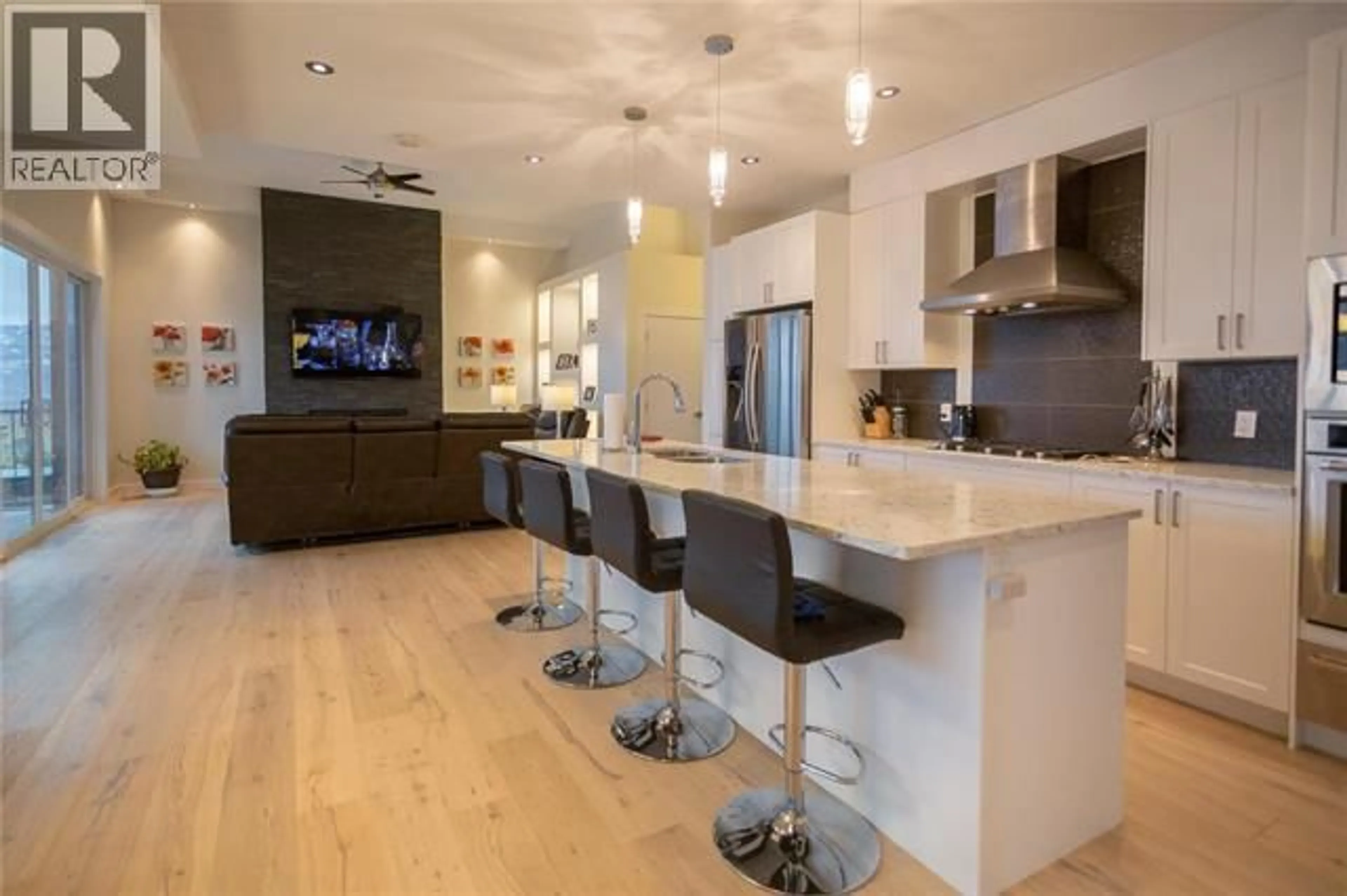 Contemporary kitchen, unknown for 1534 GREGORY ROAD, West Kelowna British Columbia V4T2V7