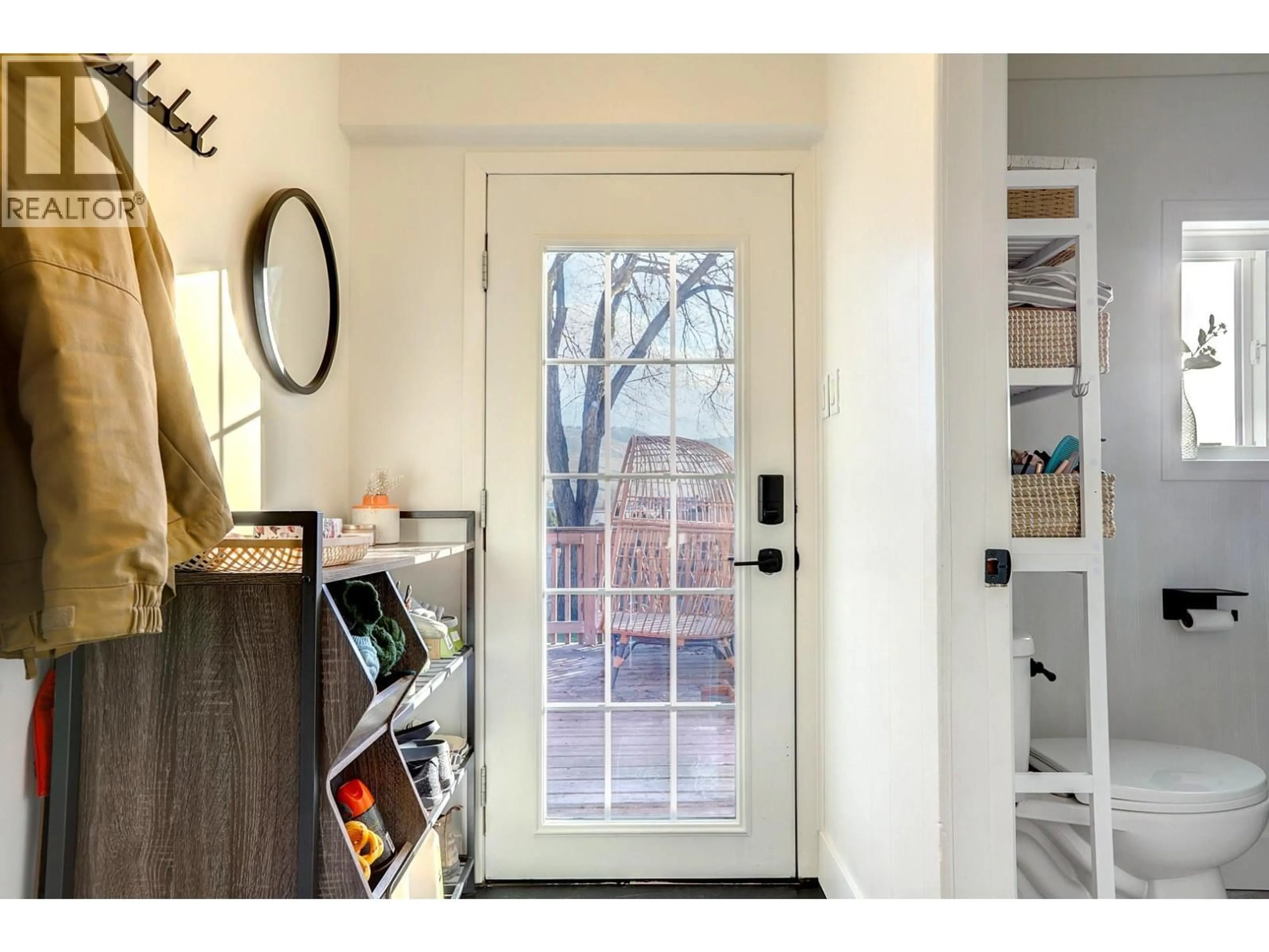 Indoor entryway for 5109 27 AVENUE, Vernon British Columbia V1T6L2