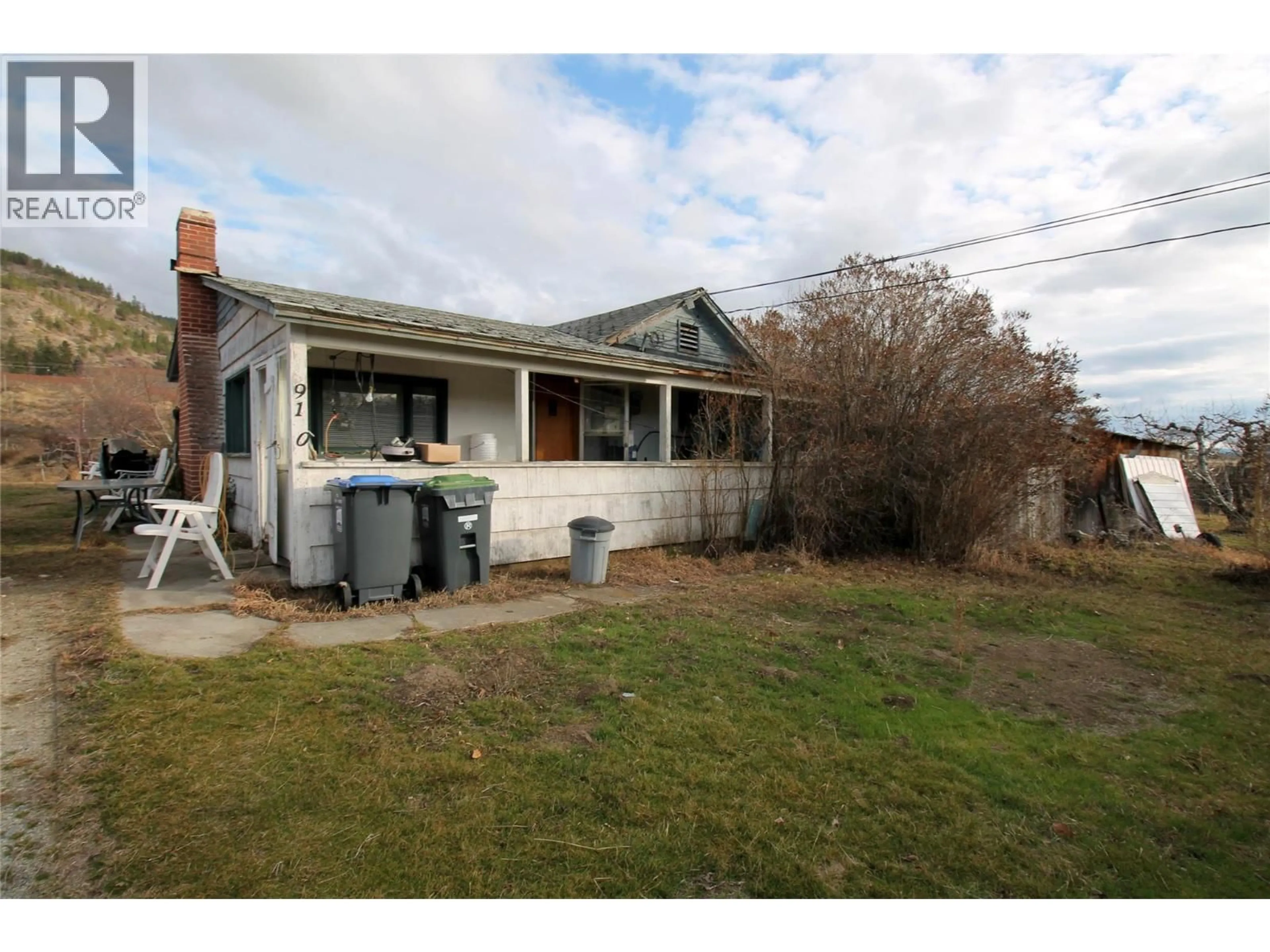 A pic from outside/outdoor area/front of a property/back of a property/a pic from drone, street for 910 BOOTHE ROAD, Naramata British Columbia V0H1N1