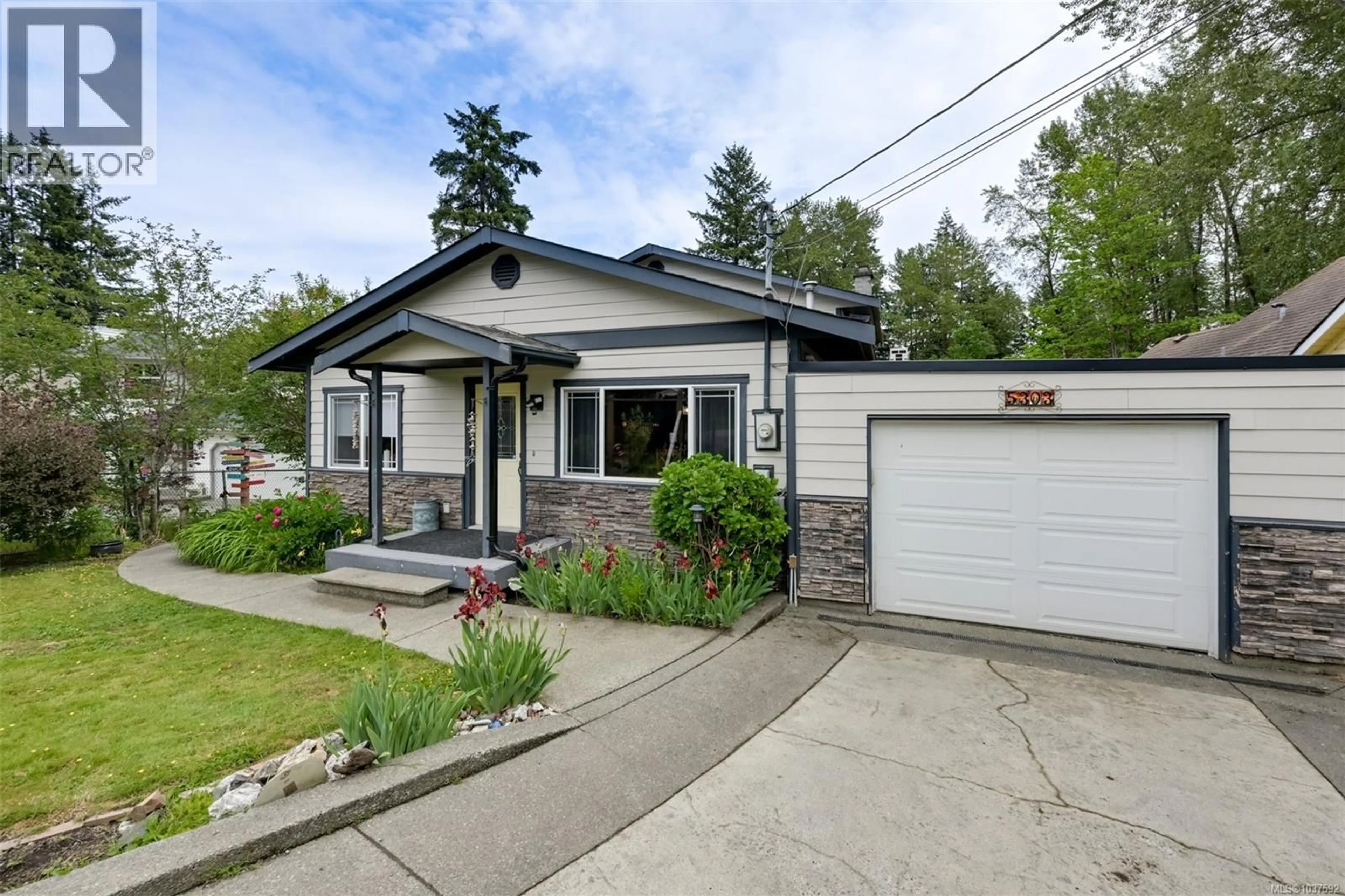 Home with vinyl exterior material, street for 5303 KOKSILAH ROAD, Duncan British Columbia V9L6V3