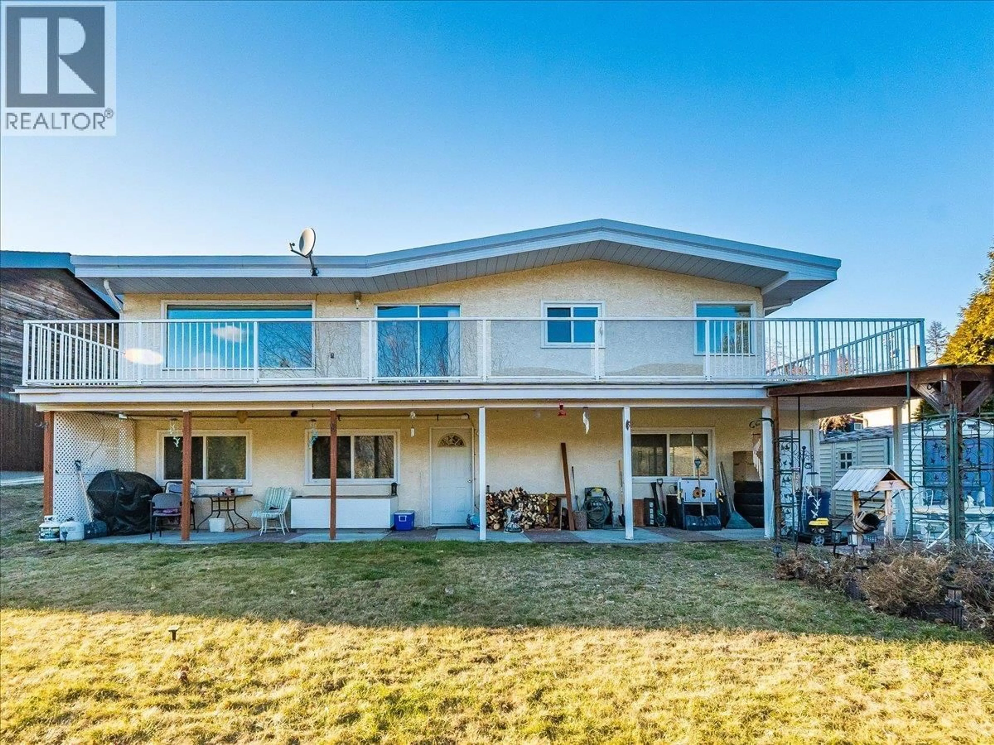 Home with vinyl exterior material, water/lake/river/ocean view for 3613 9TH AVENUE, Castlegar British Columbia V1N2Z6