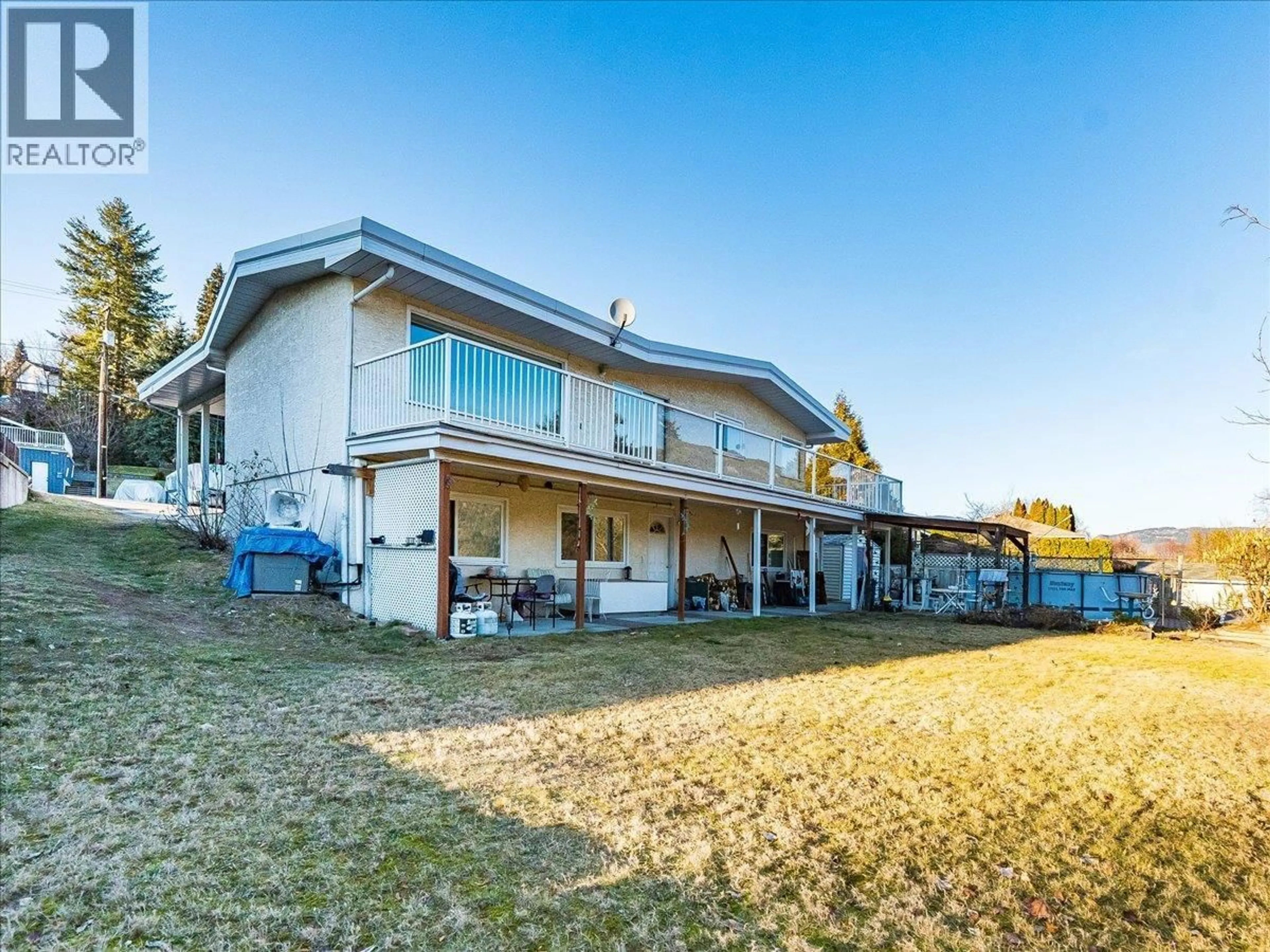 A pic from outside/outdoor area/front of a property/back of a property/a pic from drone, water/lake/river/ocean view for 3613 9TH AVENUE, Castlegar British Columbia V1N2Z6