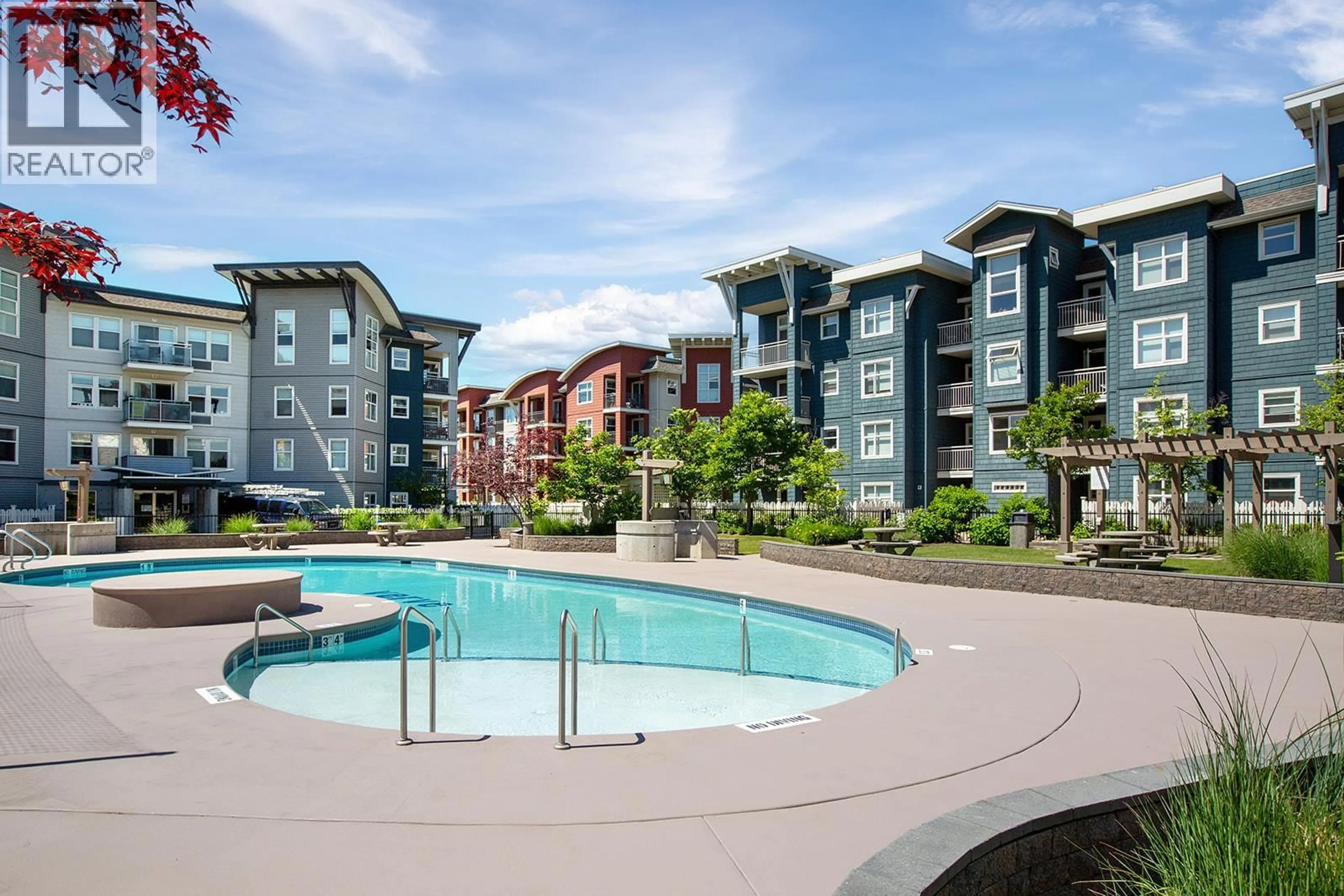 Pool for 100 - 533 YATES ROAD, Kelowna British Columbia V1V2T7