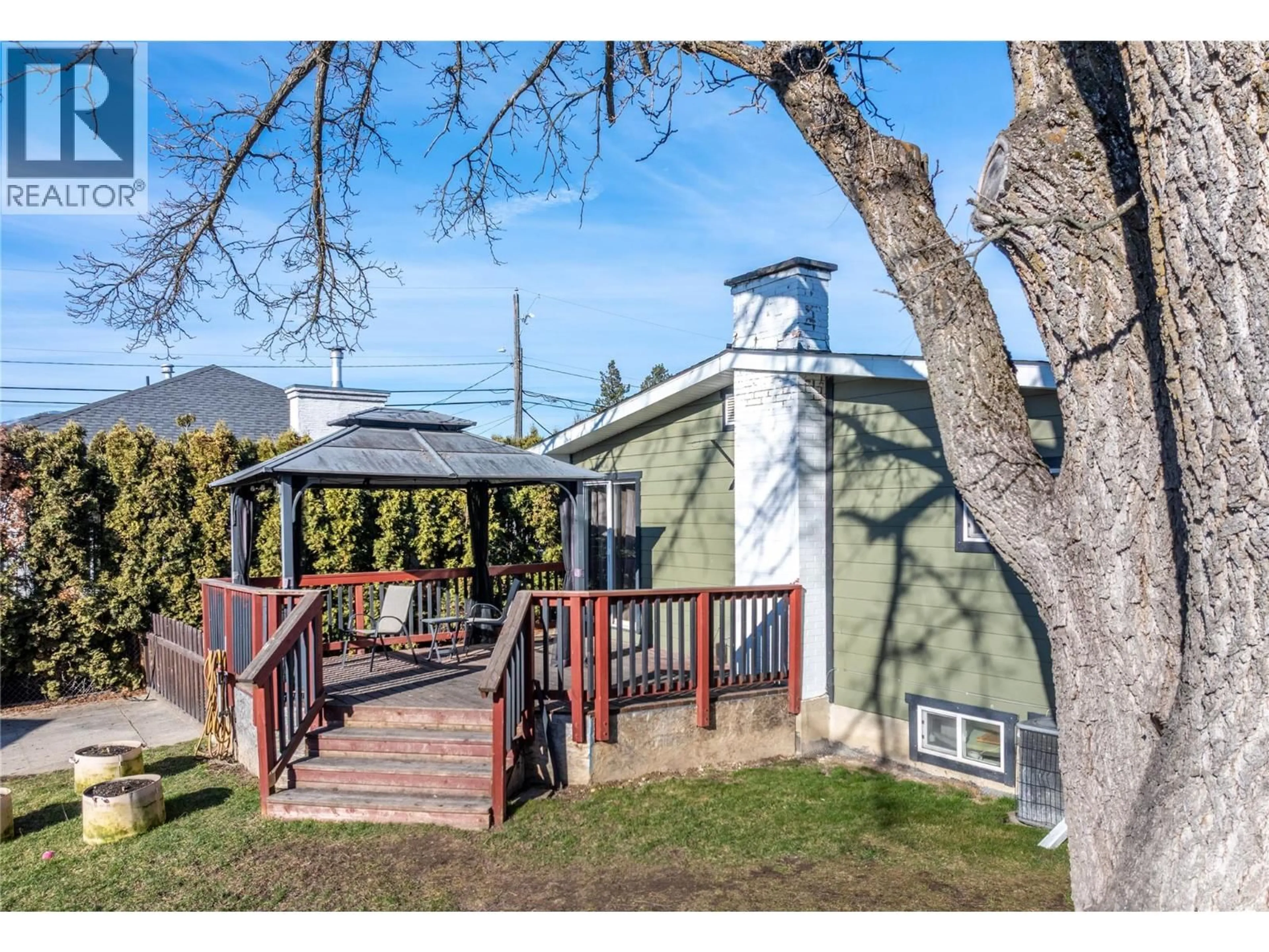 A pic from outside/outdoor area/front of a property/back of a property/a pic from drone, unknown for 1407 BIRCH STREET, Creston British Columbia V0B1G3
