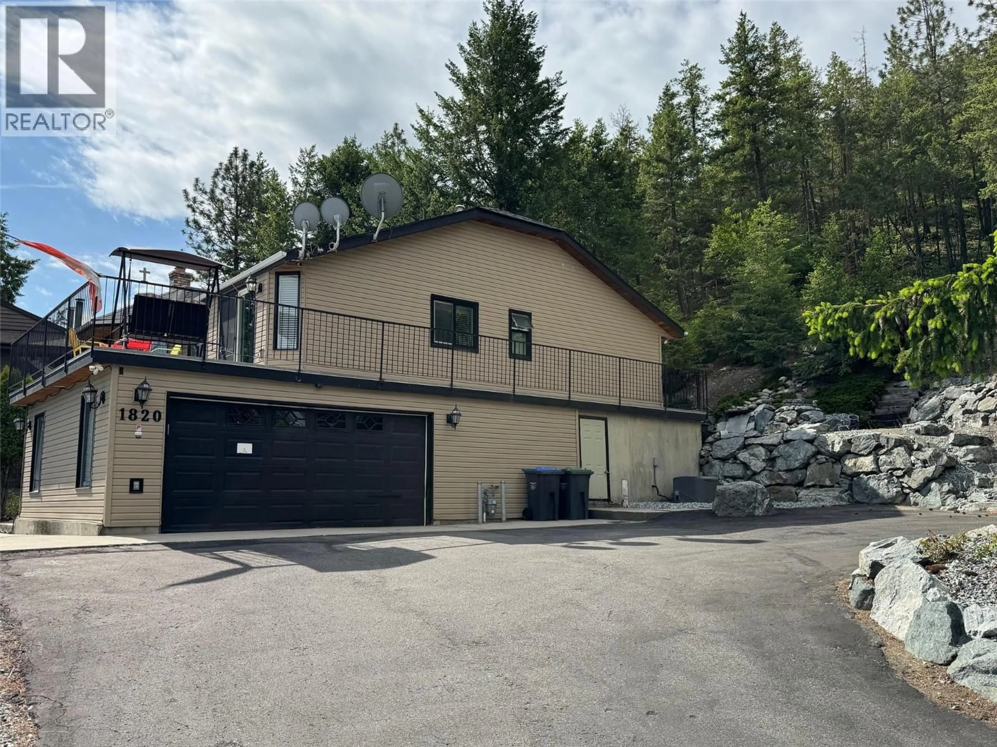 Indoor garage for 1820 OLYMPUS WAY, West Kelowna British Columbia V1Z3J1