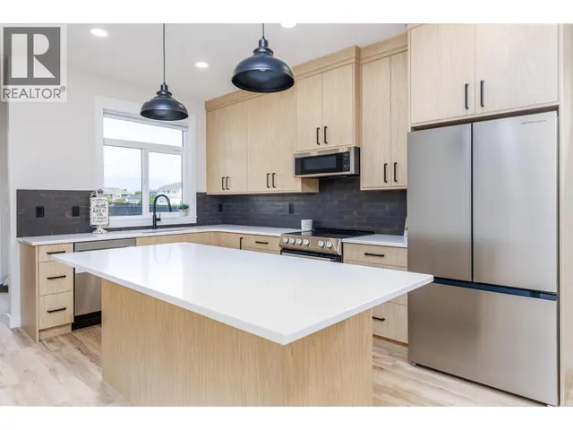 2374 6 AVENUE SOUTHEAST, Salmon Arm 3