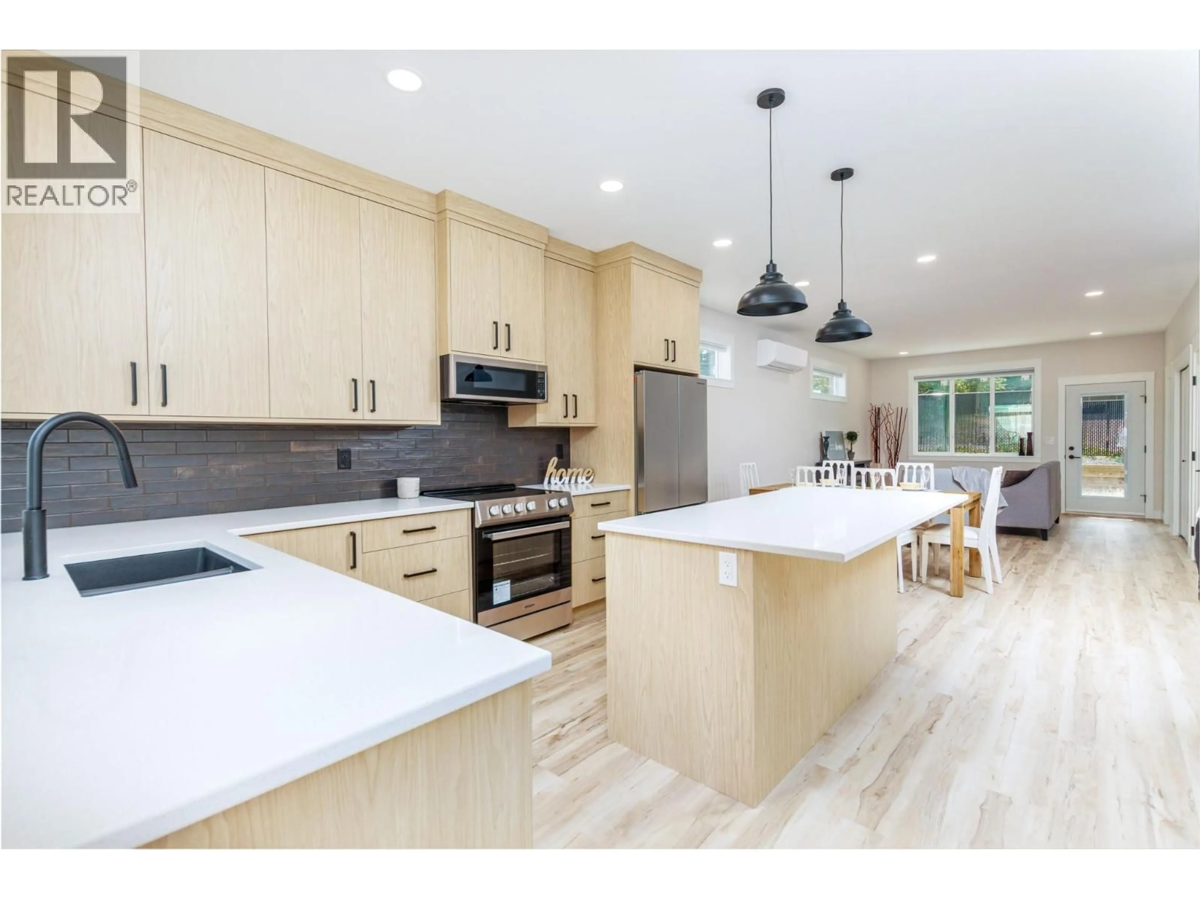 Open concept kitchen, unknown for 2374 6 AVENUE SOUTHEAST, Salmon Arm British Columbia V1E0H1