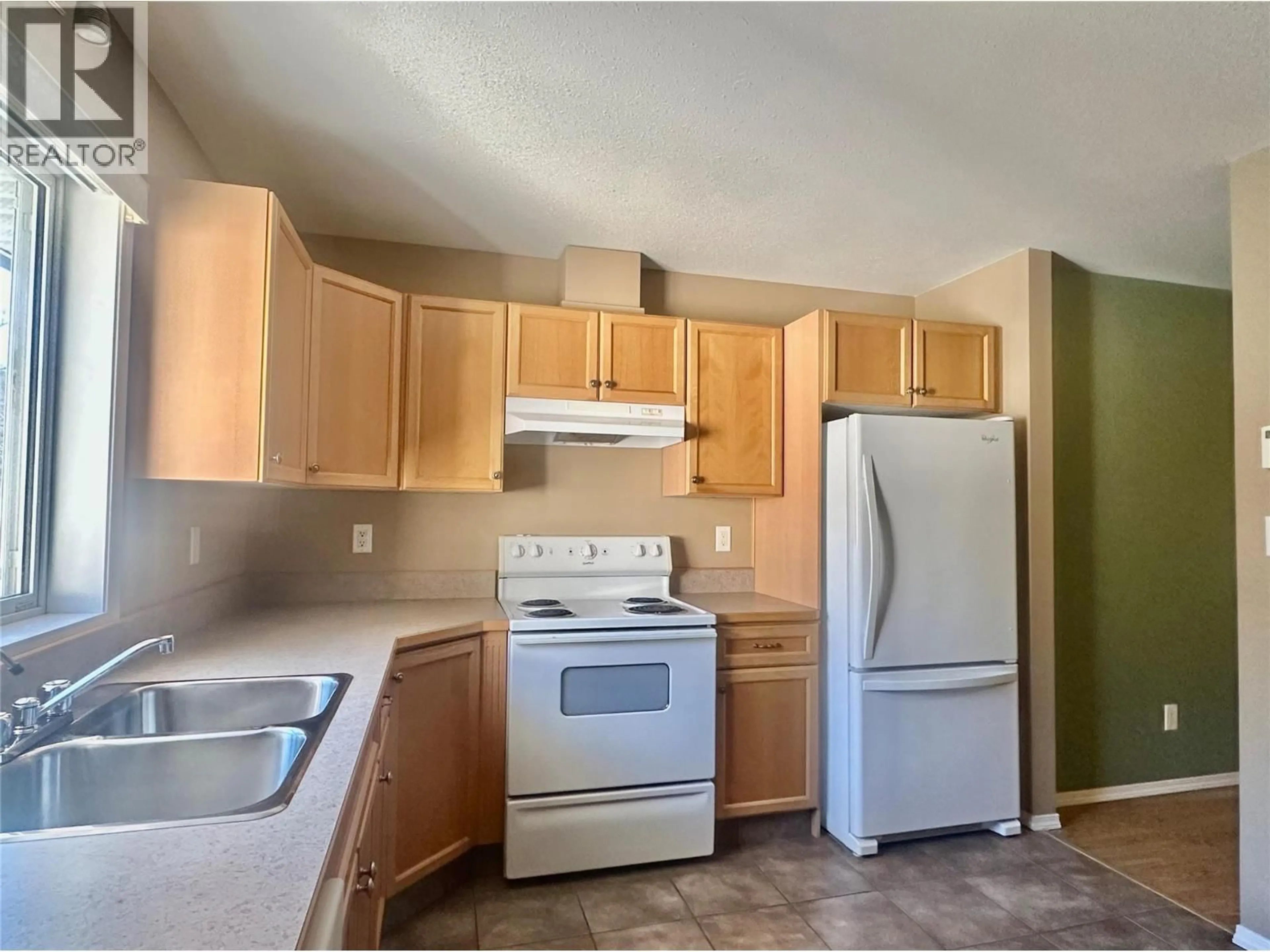 Standard kitchen, unknown for 19 - 6514 MEADOWS DRIVE, Oliver British Columbia V0H1T3