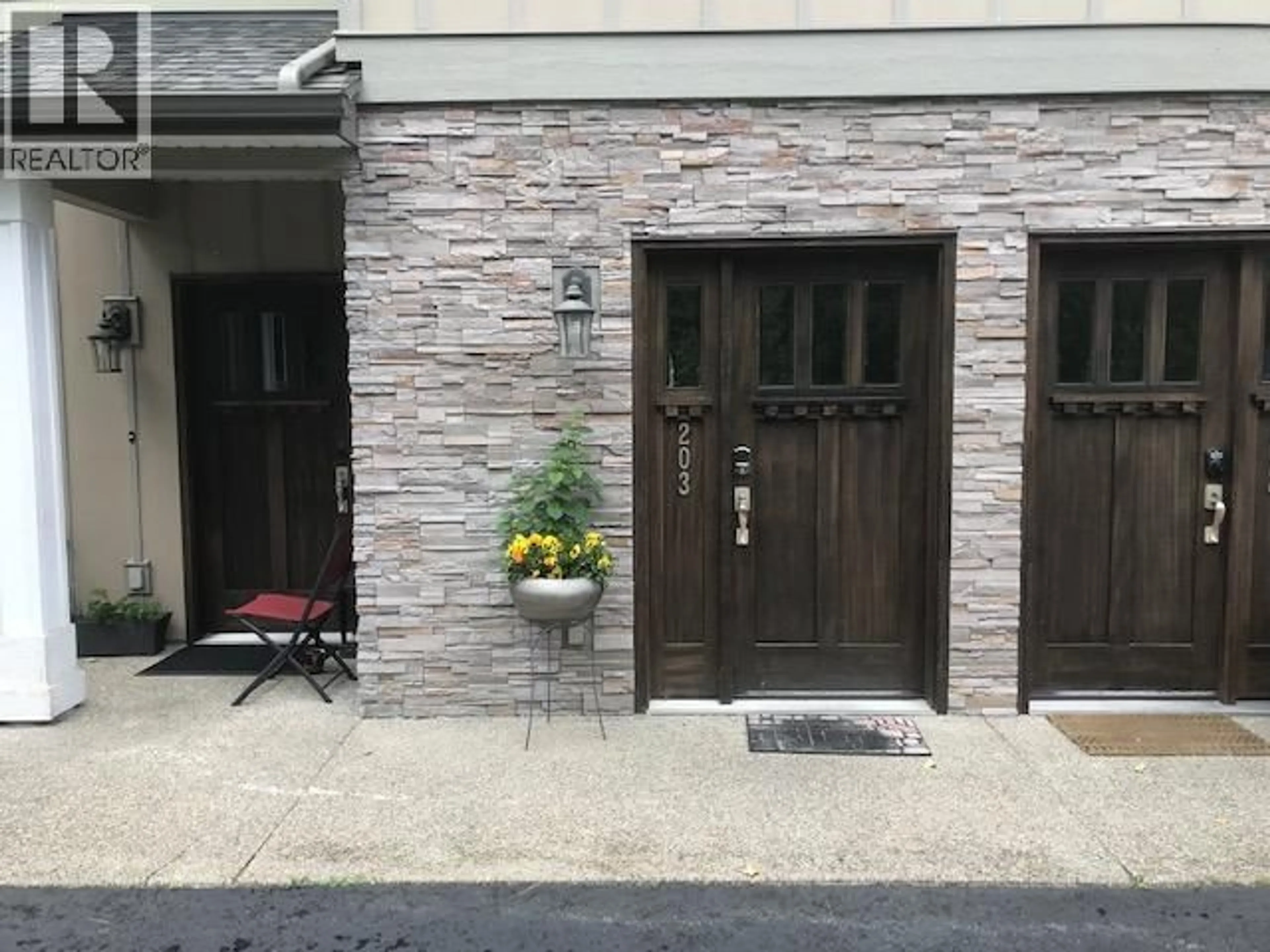 Indoor entryway for 203 - 2011 PERRIER ROAD, Nelson British Columbia V1L6Y8