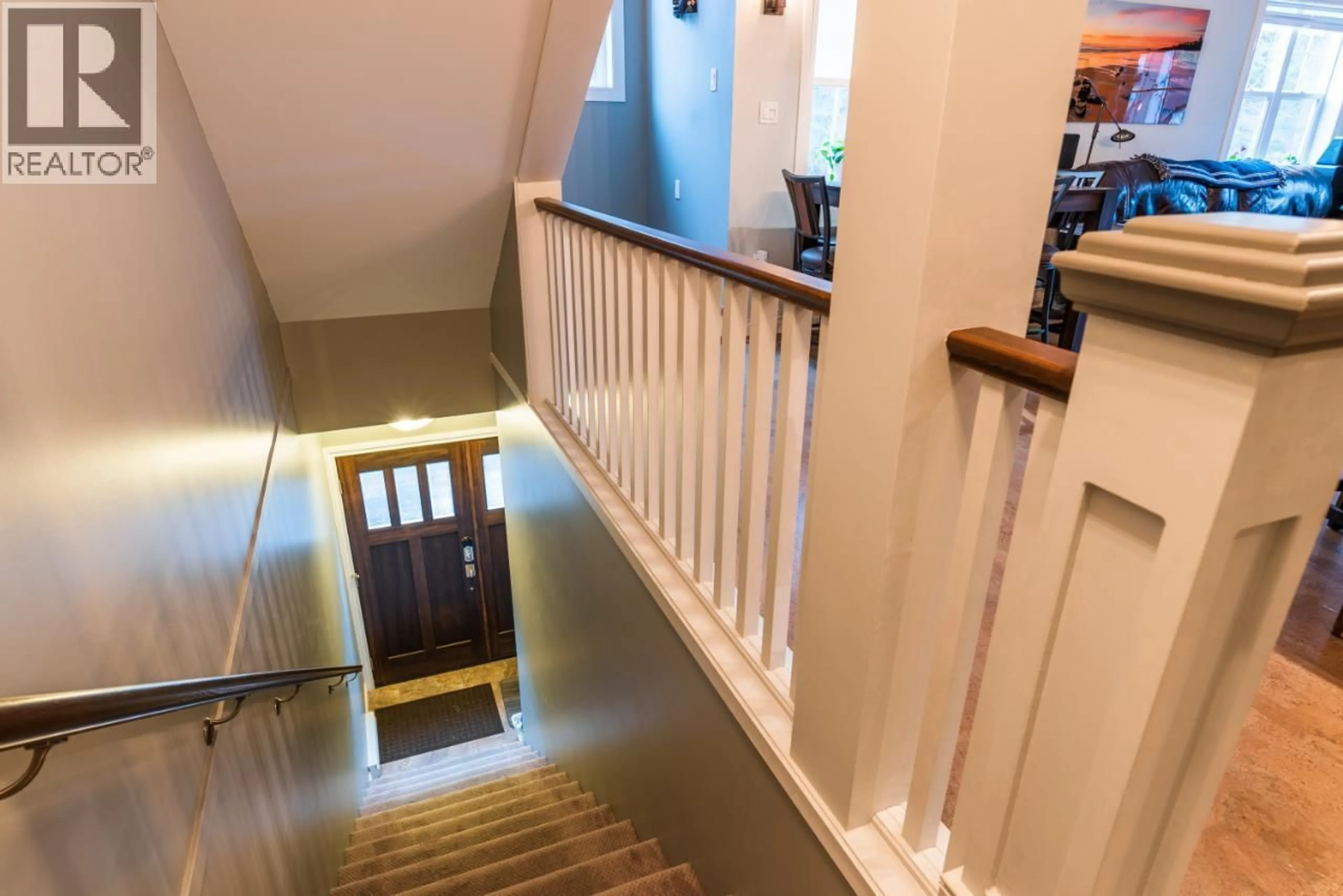 Indoor foyer for 203 - 2011 PERRIER ROAD, Nelson British Columbia V1L6Y8