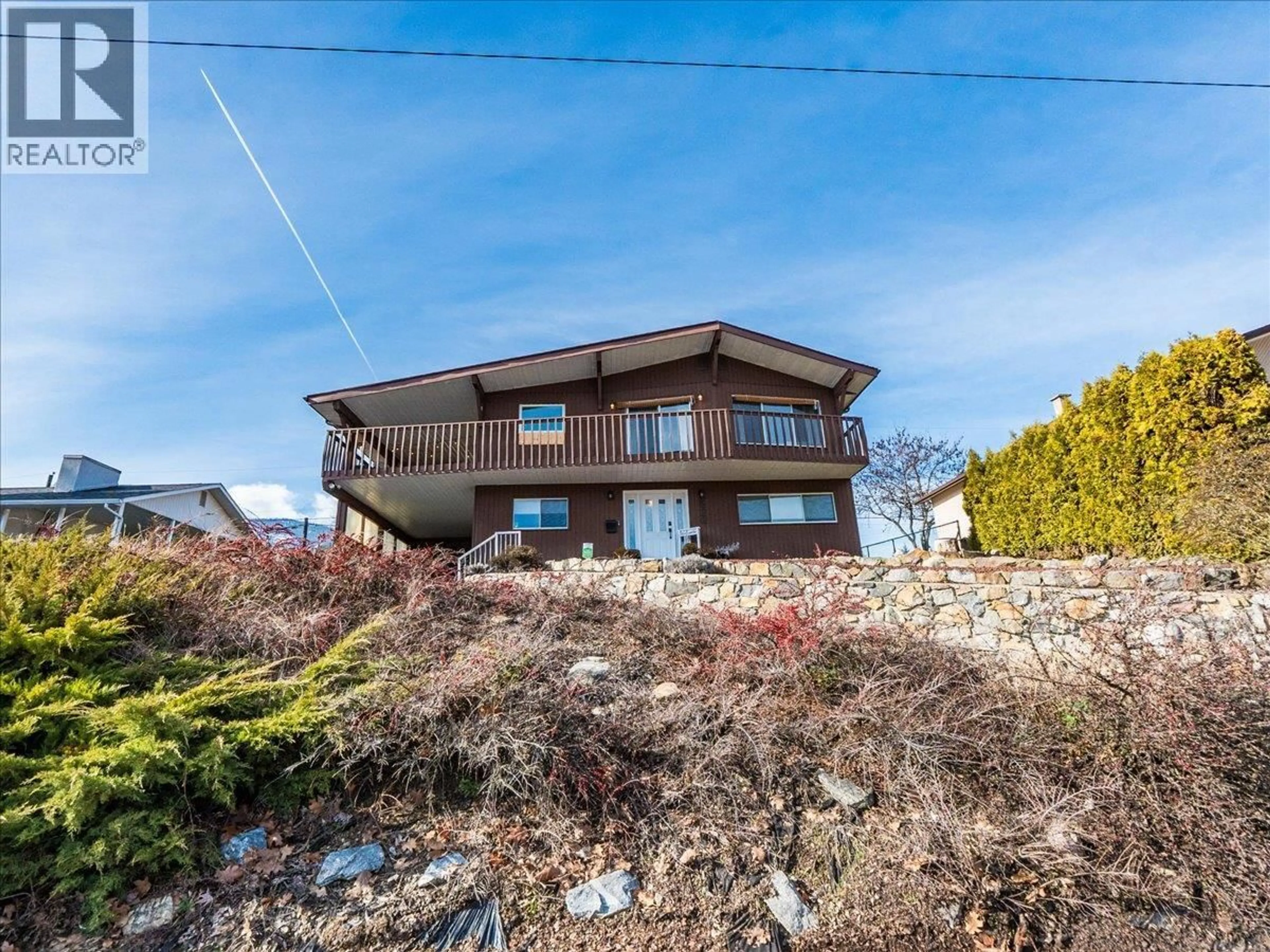 A pic from outside/outdoor area/front of a property/back of a property/a pic from drone, unknown for 520 10TH AVENUE, Castlegar British Columbia V1N1K7