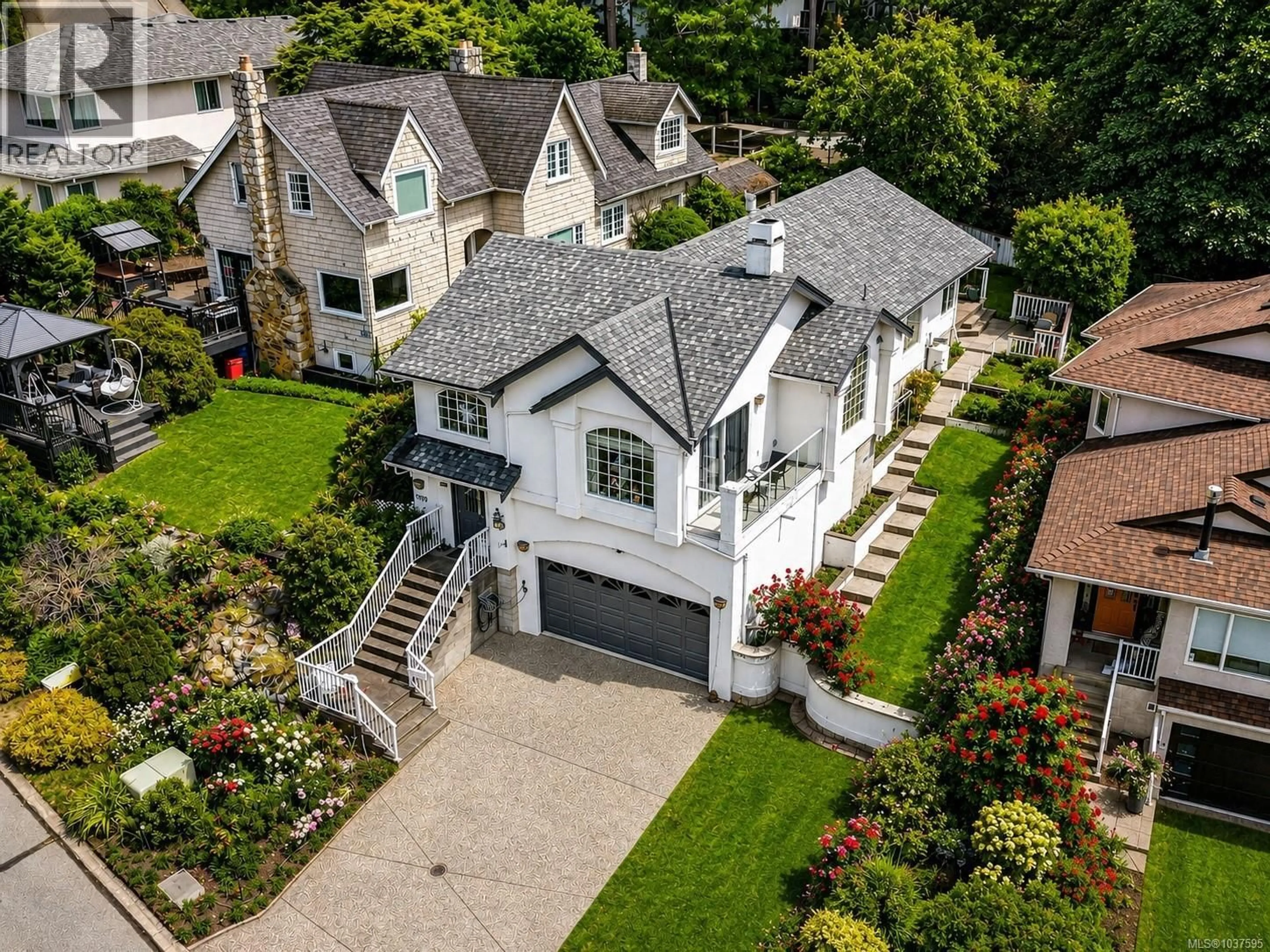 A pic from outside/outdoor area/front of a property/back of a property/a pic from drone, street for 2 - 709 LUSCOMBE PLACE, Esquimalt British Columbia V9A7L6