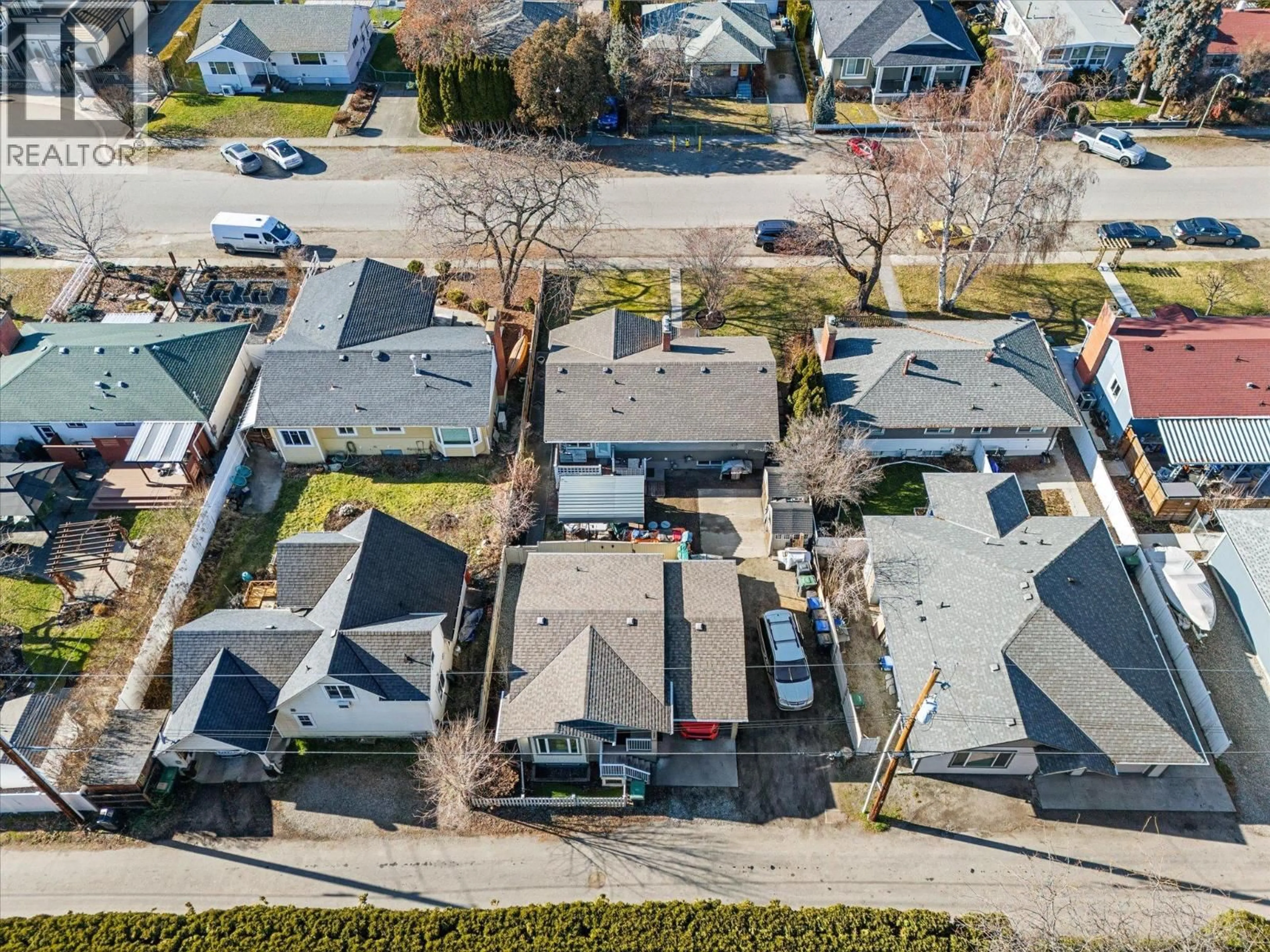 A pic from outside/outdoor area/front of a property/back of a property/a pic from drone, street for 1945 BOWES STREET, Kelowna British Columbia V1Y3C2