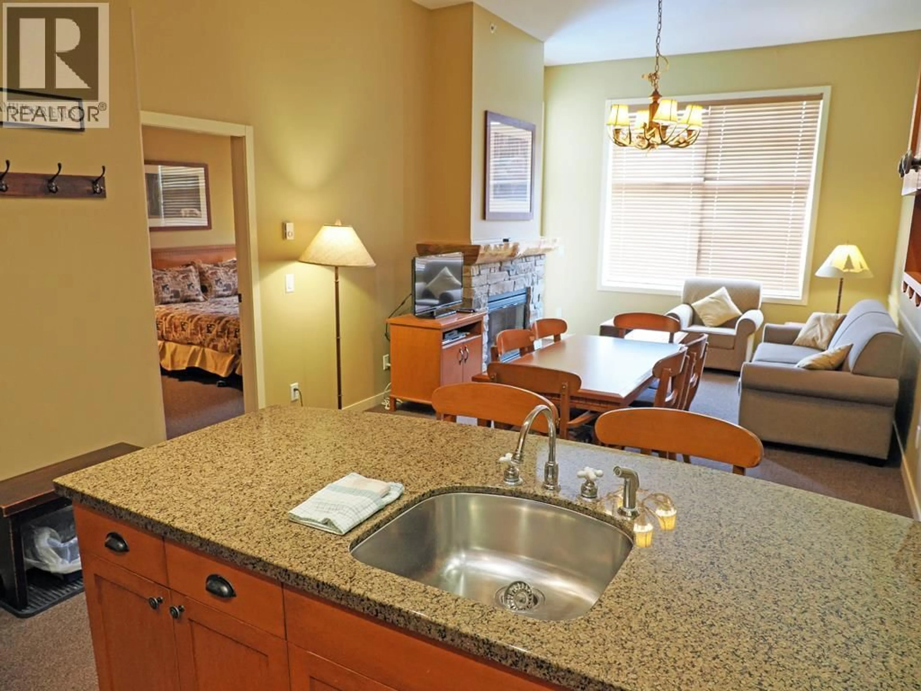 Standard kitchen, ceramic/tile floor for 327 - 255 FEATHERTOP WAY, Big White British Columbia V1P1T4