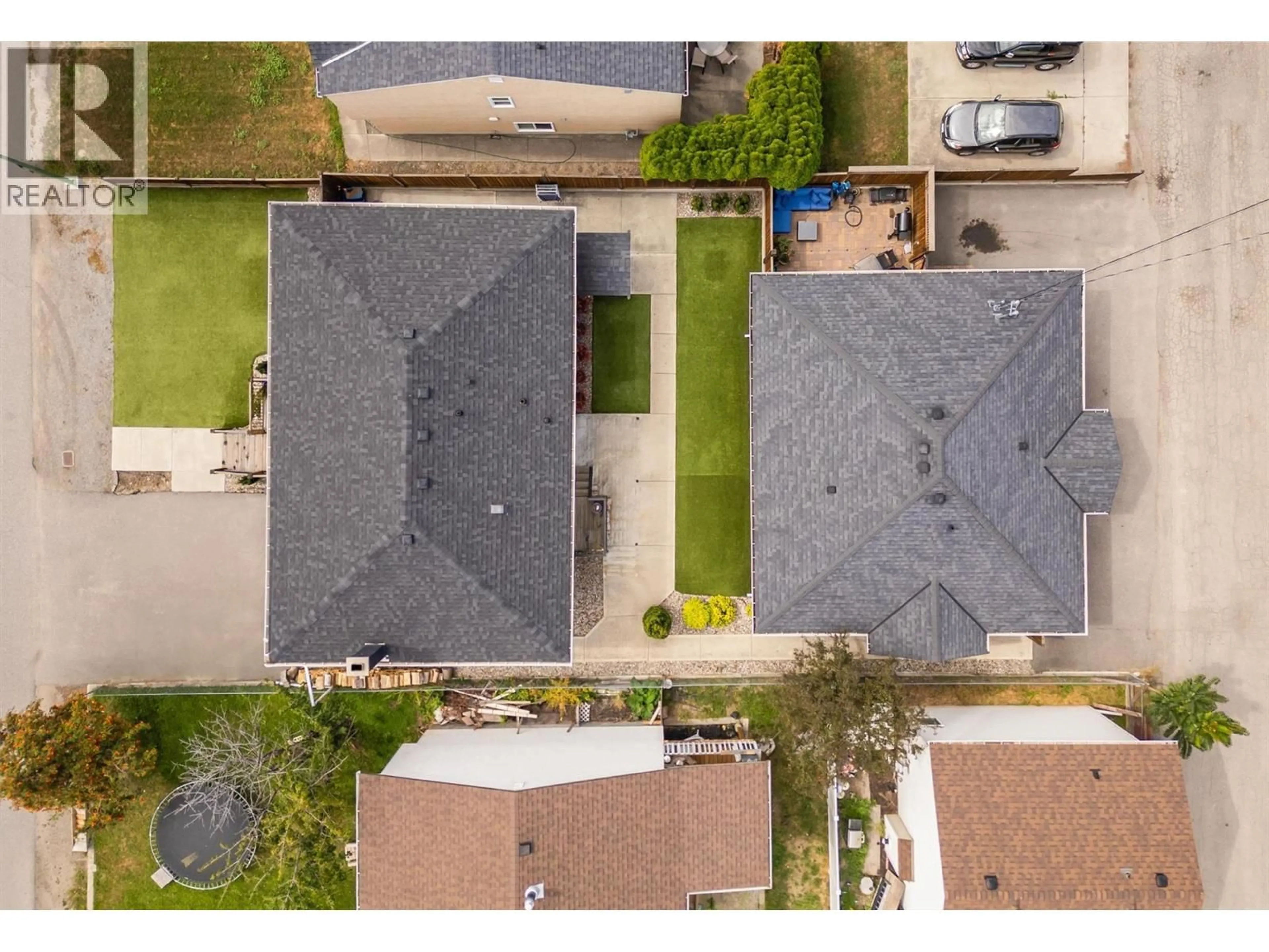 A pic from outside/outdoor area/front of a property/back of a property/a pic from drone, street for 620 - 622 BIRCH AVENUE, Kelowna British Columbia V1Y5H1