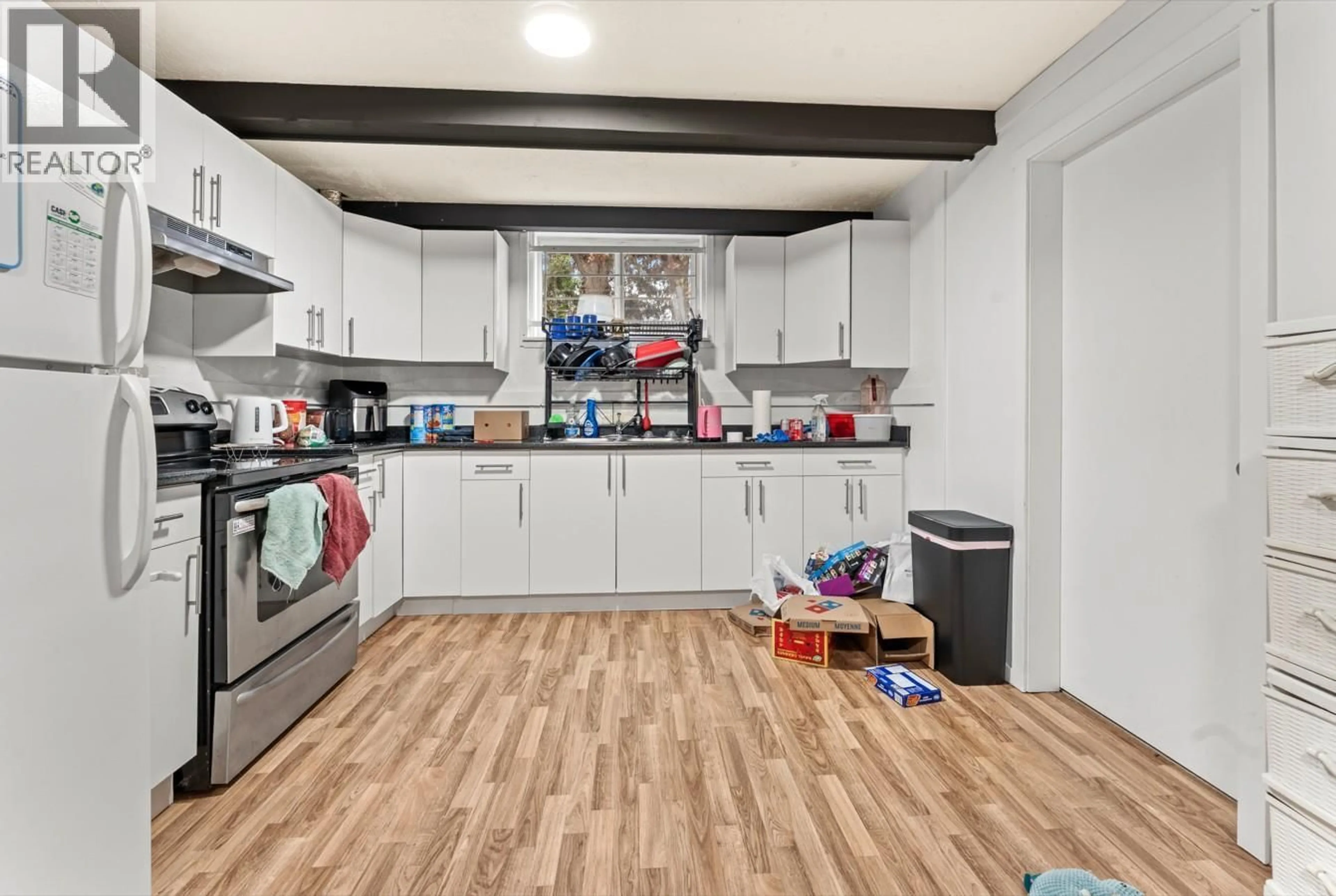 Standard kitchen, unknown for 2310 GREENFIELD AVENUE, Kamloops British Columbia V2B4P4