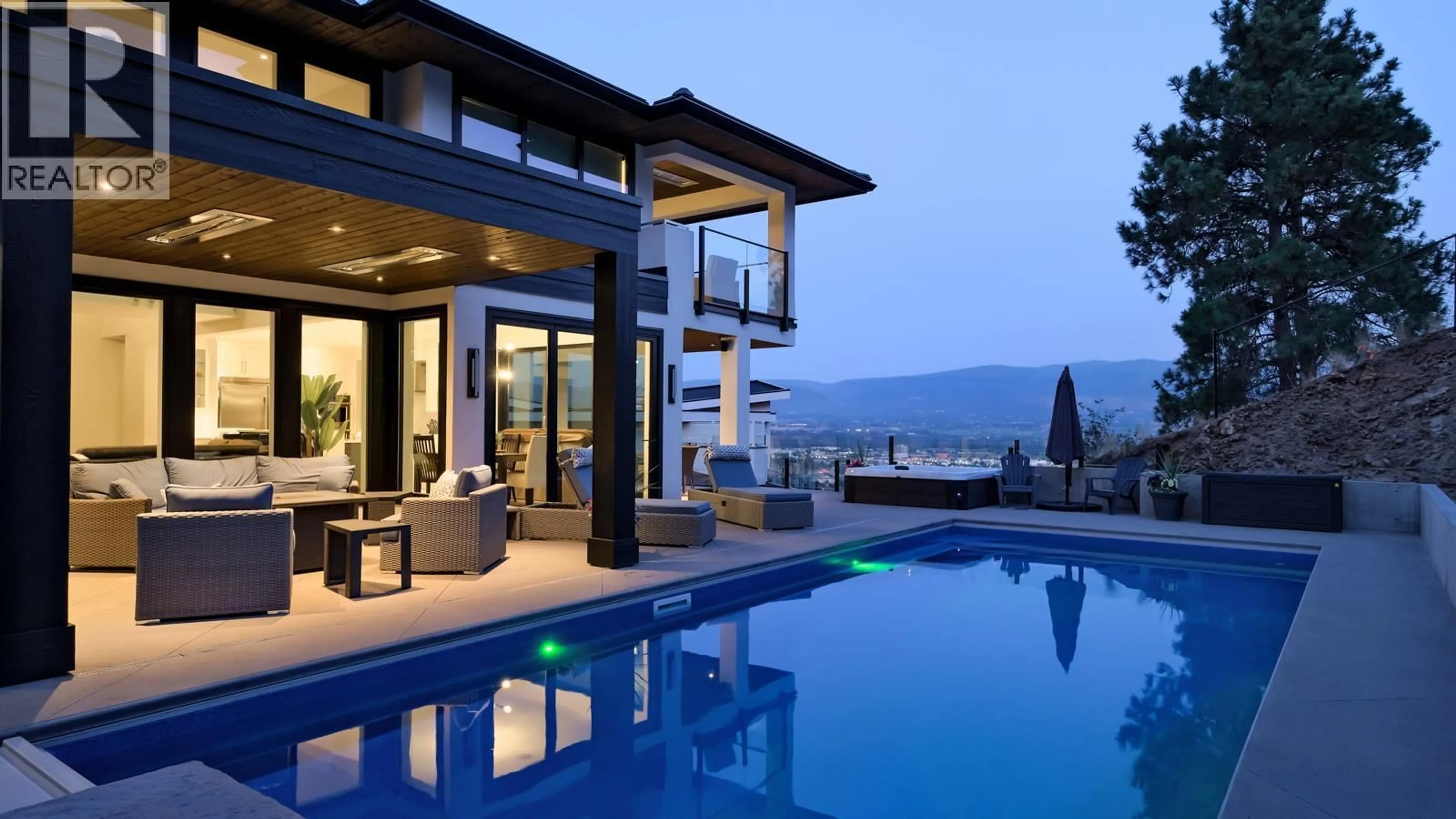 Pool for 740 PINEHAVEN COURT, Kelowna British Columbia V1V2Y3