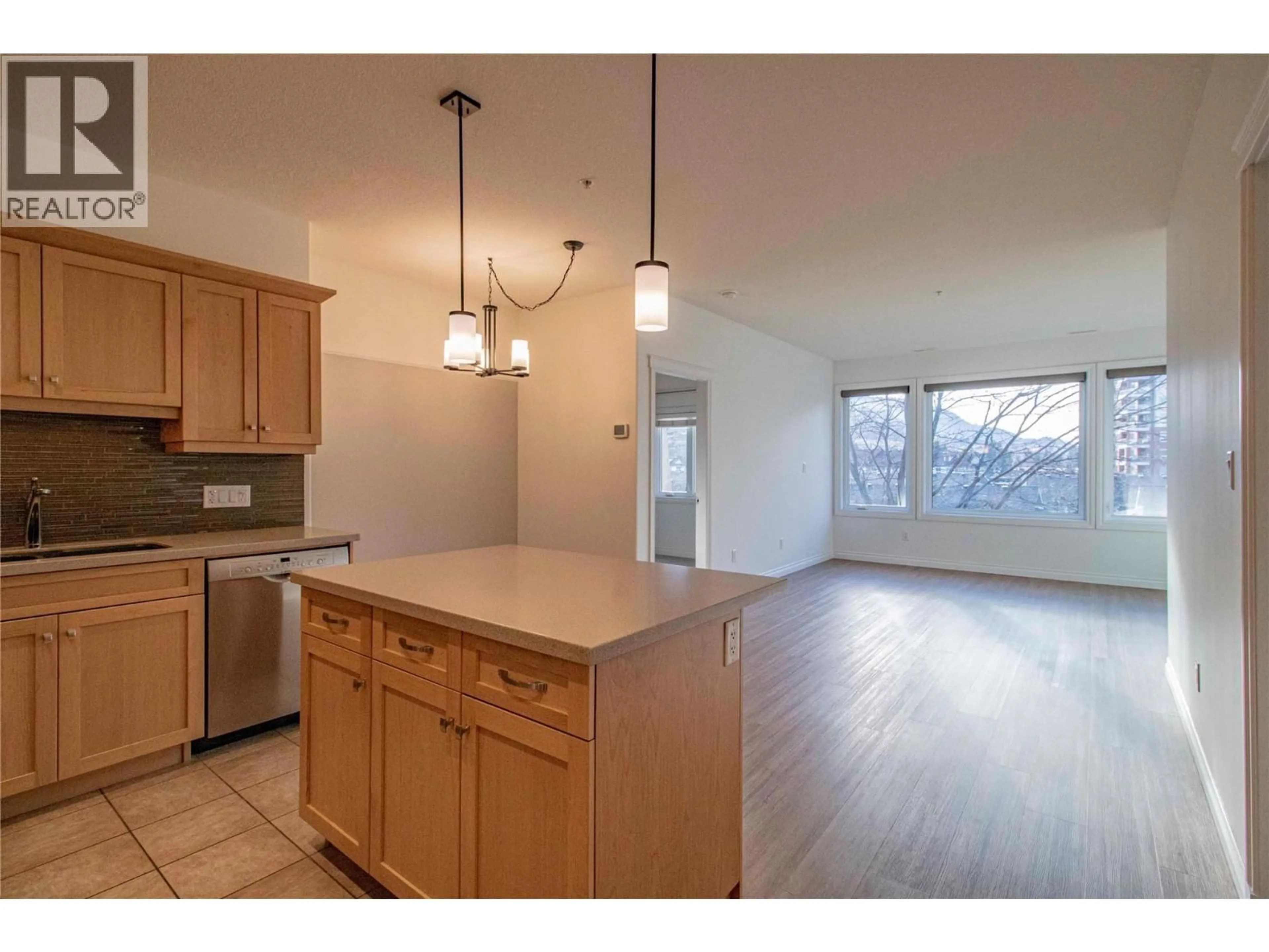 Open concept kitchen, wood/laminate floor for 307 - 3313 WILSON STREET, Penticton British Columbia V2A8J3