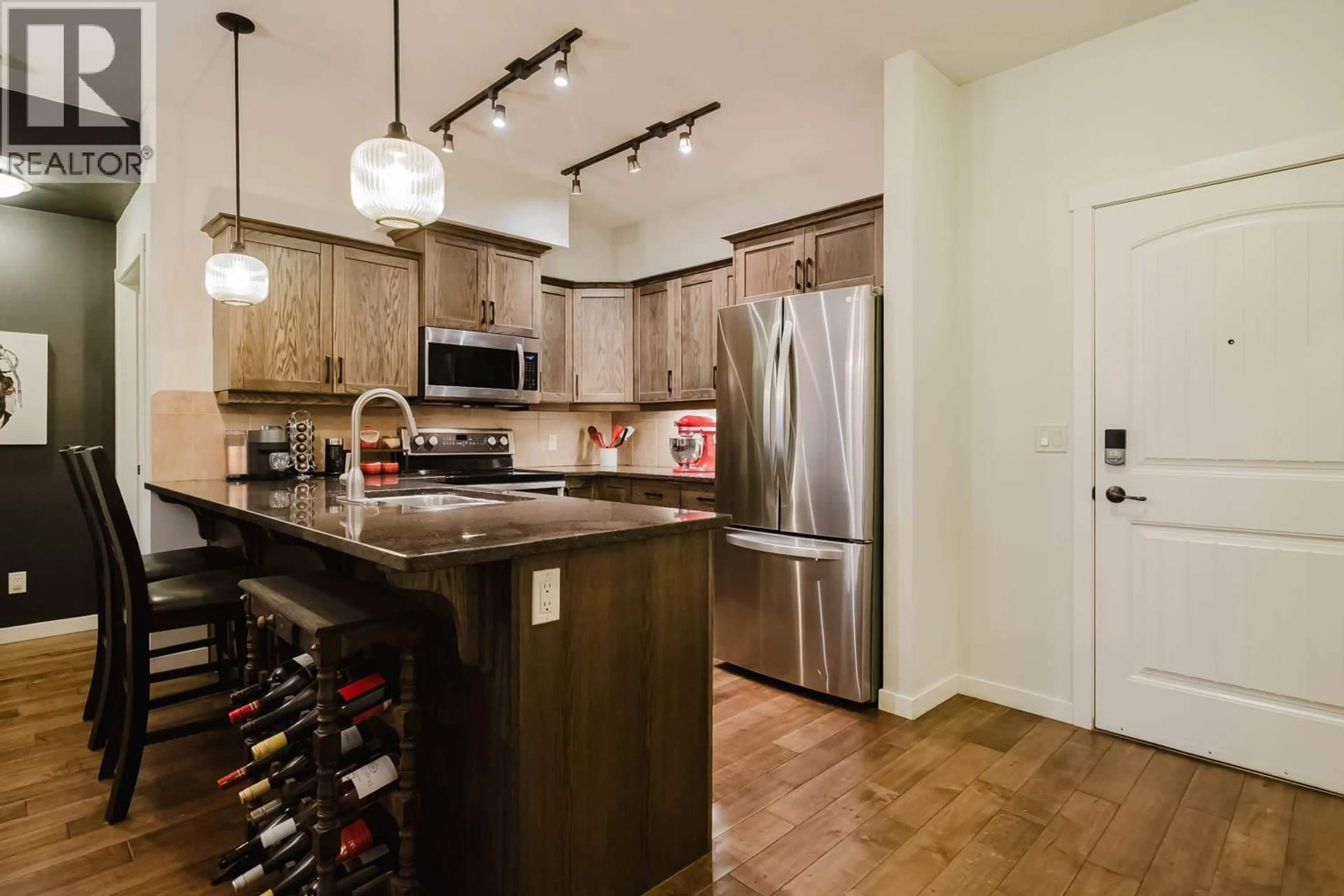 Contemporary kitchen, wood/laminate floor for 112 - 3739 CASORSO ROAD, Kelowna British Columbia V1W5E8