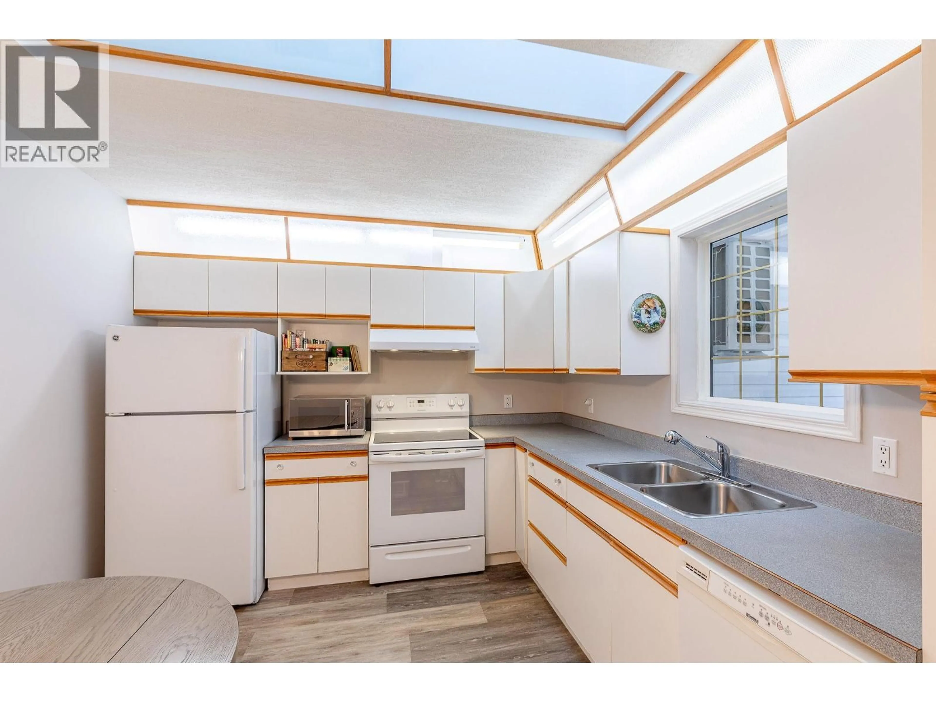 Standard kitchen, unknown for 5 - 1434 MURDOCH STREET, Creston British Columbia V0B1G5